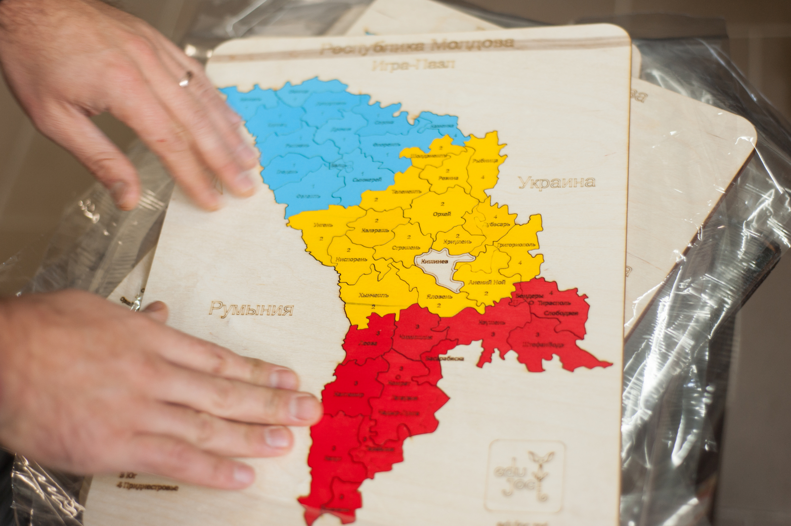 Puzzle Harta R. Moldova cu raioane in limba rusa