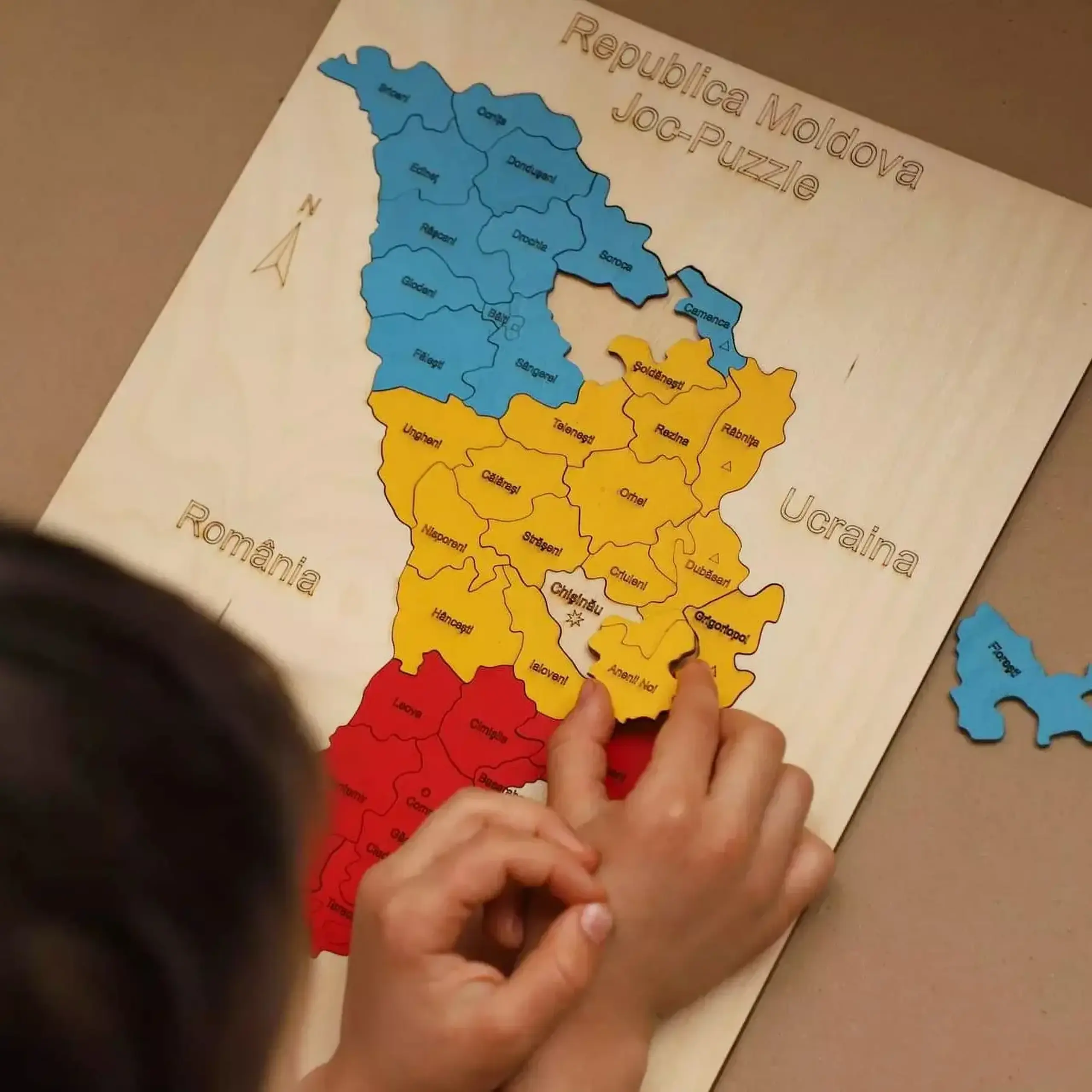 Puzzle Harta R. Moldova cu umbre