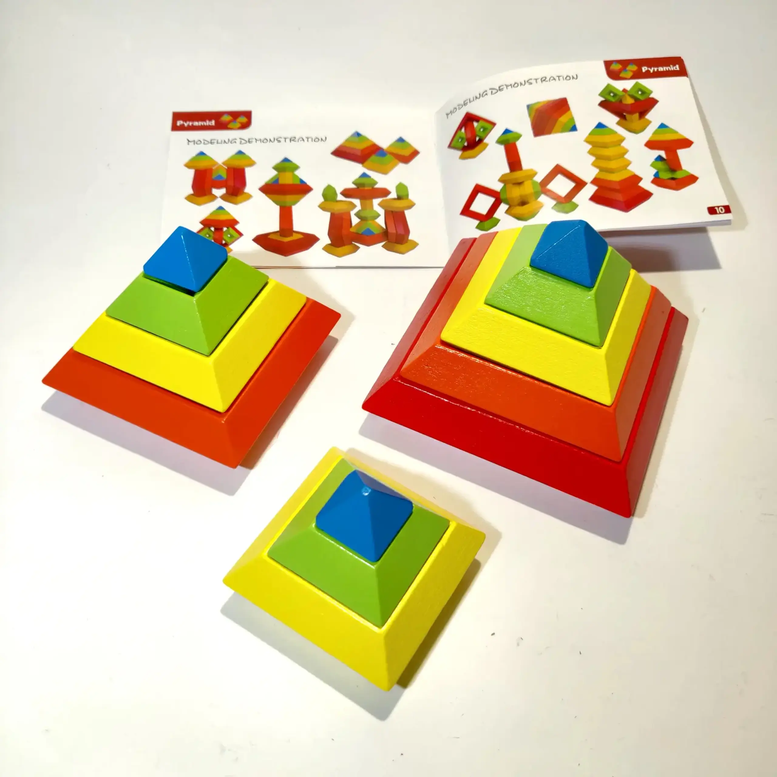 Piramida 3D Curcubeu