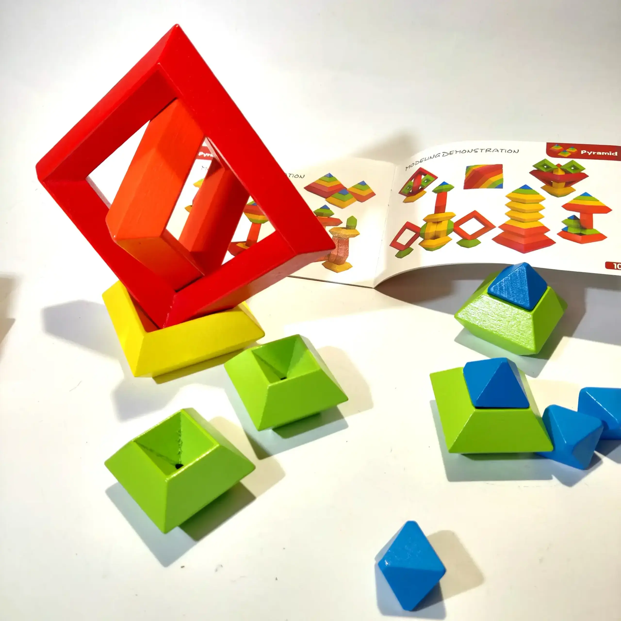 Piramida 3D Curcubeu