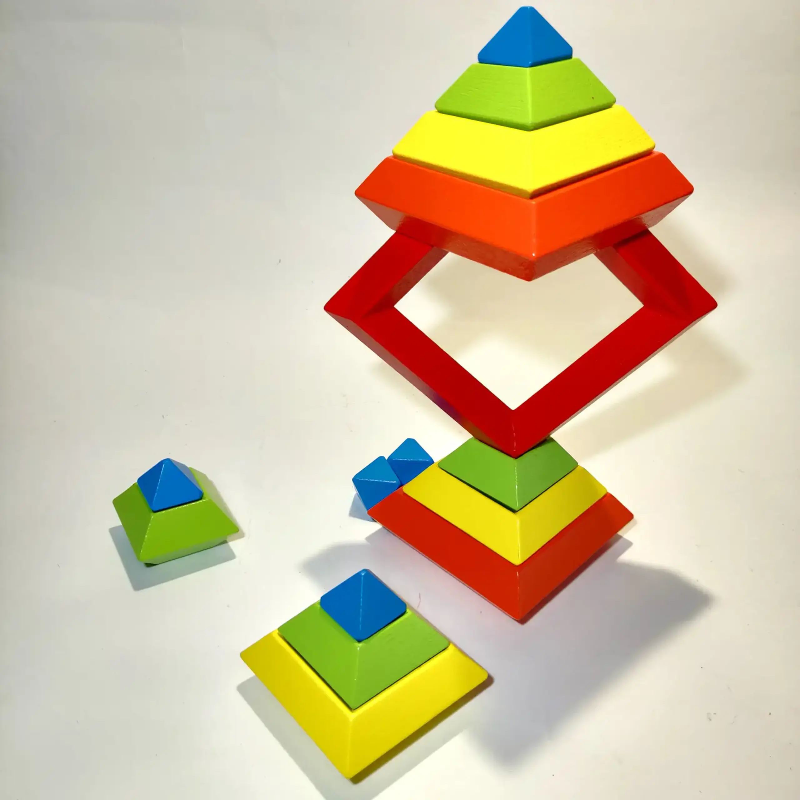 Piramida 3D Curcubeu