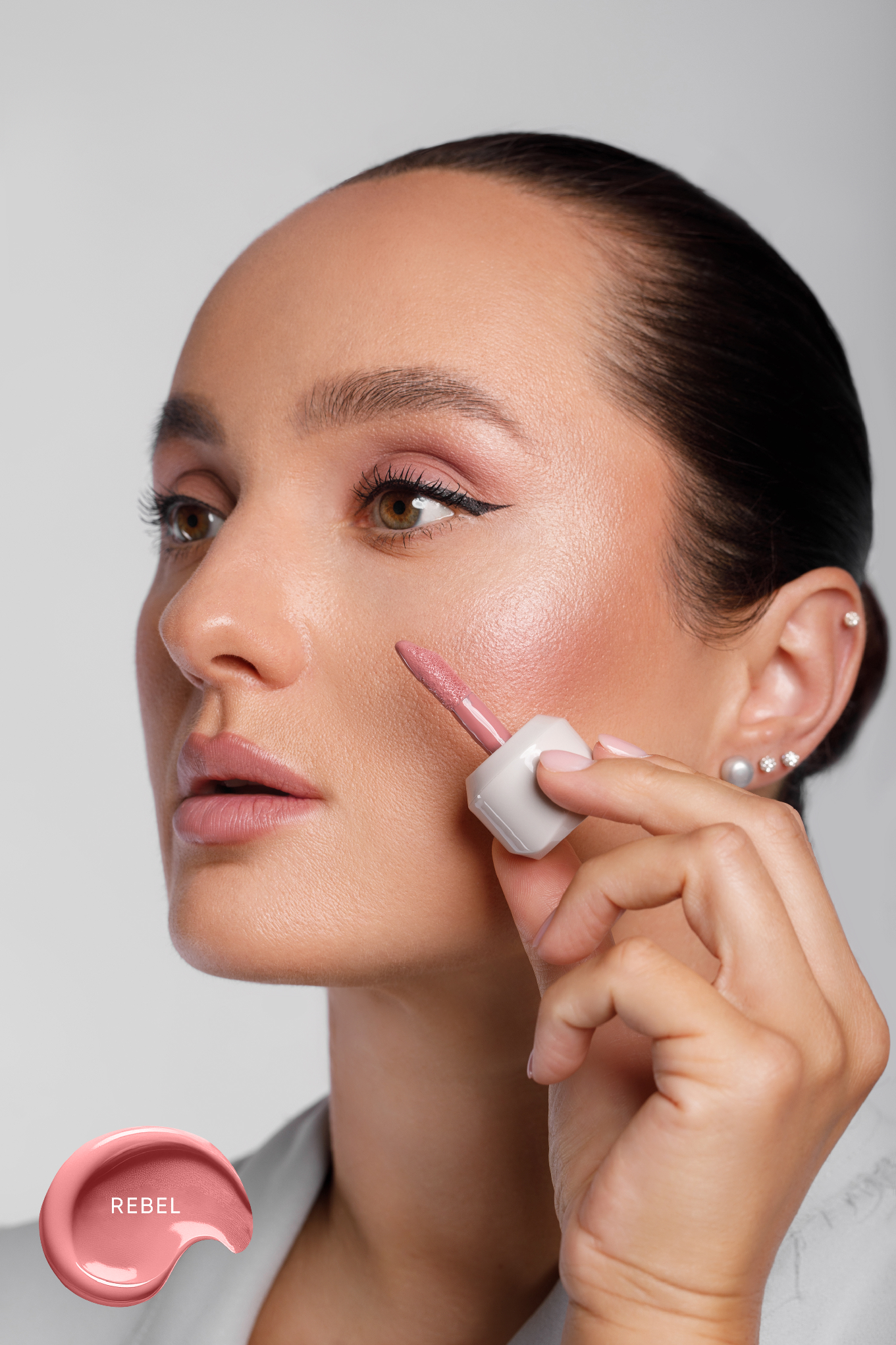 Velvet Liquid Blush - Color Rebel White Applicator