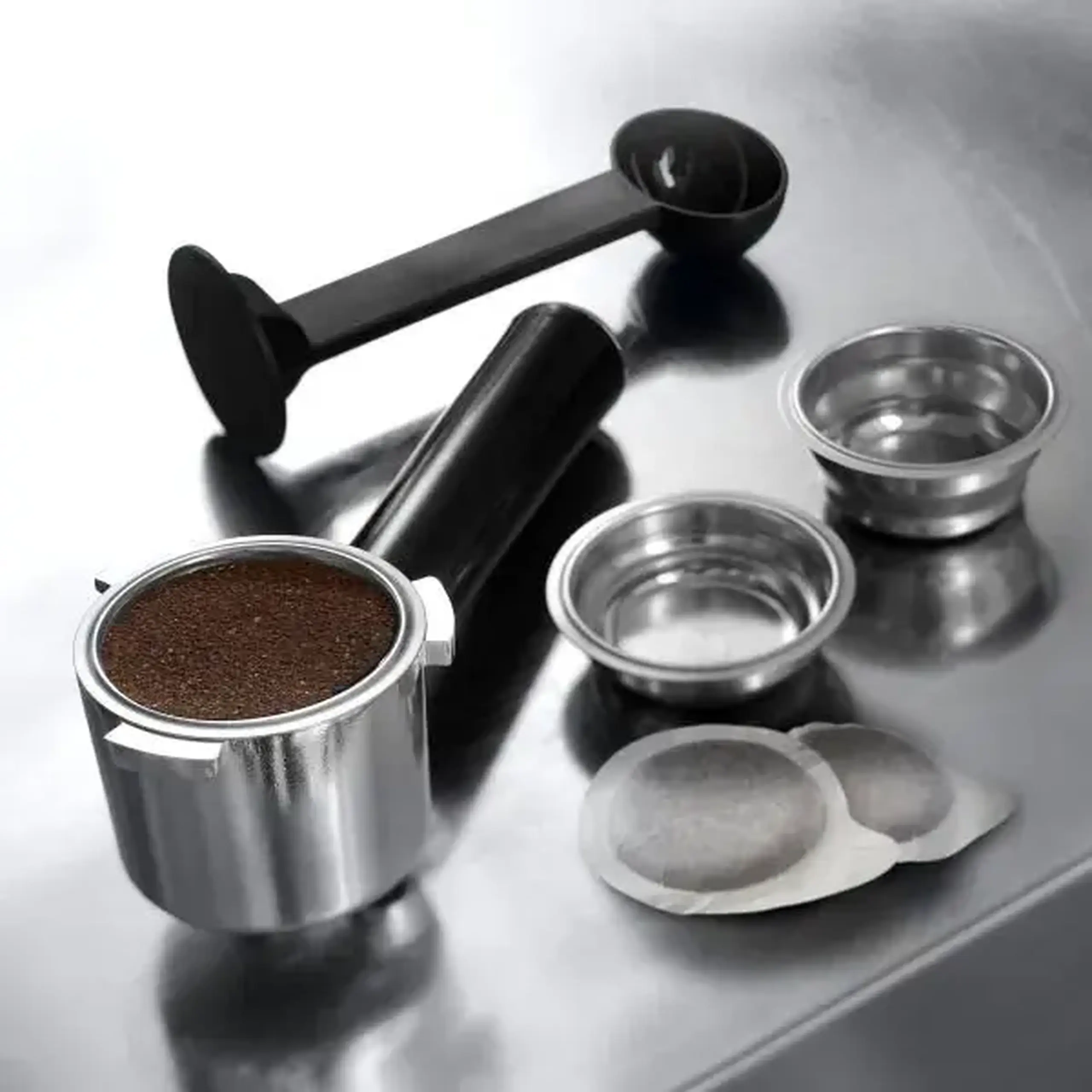 Cafetiera manuala DeLonghi Dedica Pump Espresso, 1300W, Alb