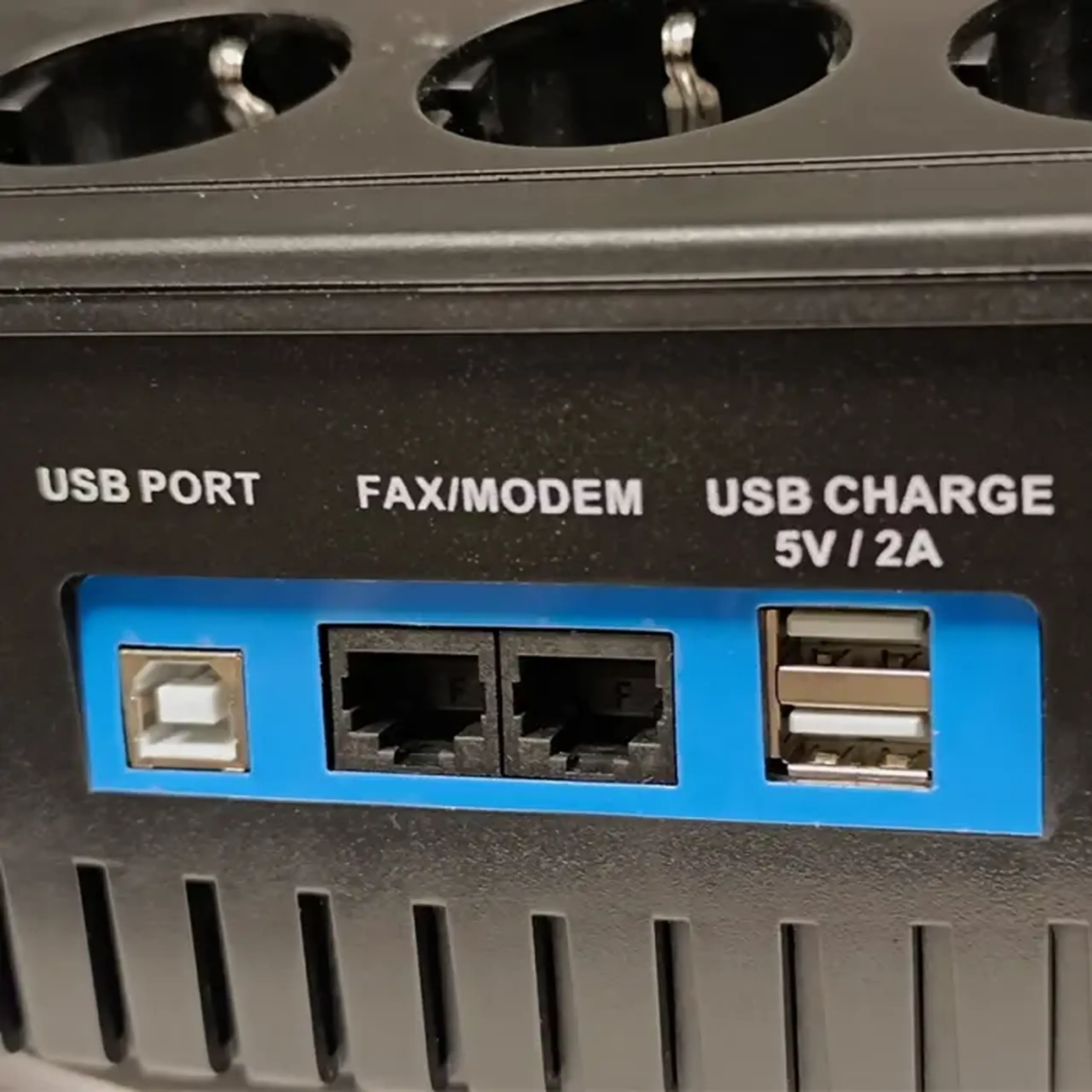 UPS Power 650VA/360W, (3 trepte de AVR, controlat CPU), USB, 8 Schuko, 2 IEC, carcasă din plastic