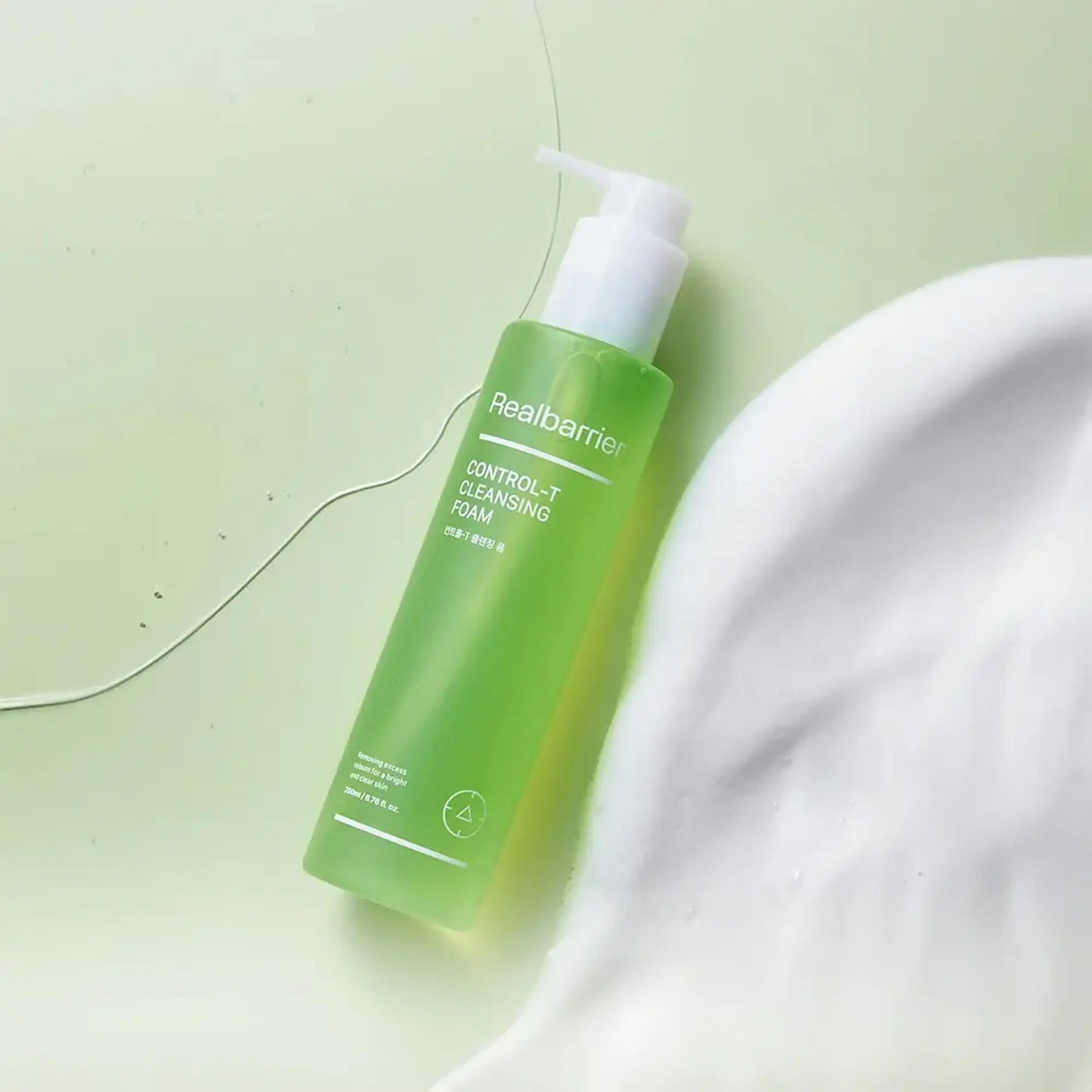 Spumă pentru curățarea pielii problematice și sensibilă cu excess de sebum Real Barrier Control-T Cleansing Foam 200ml