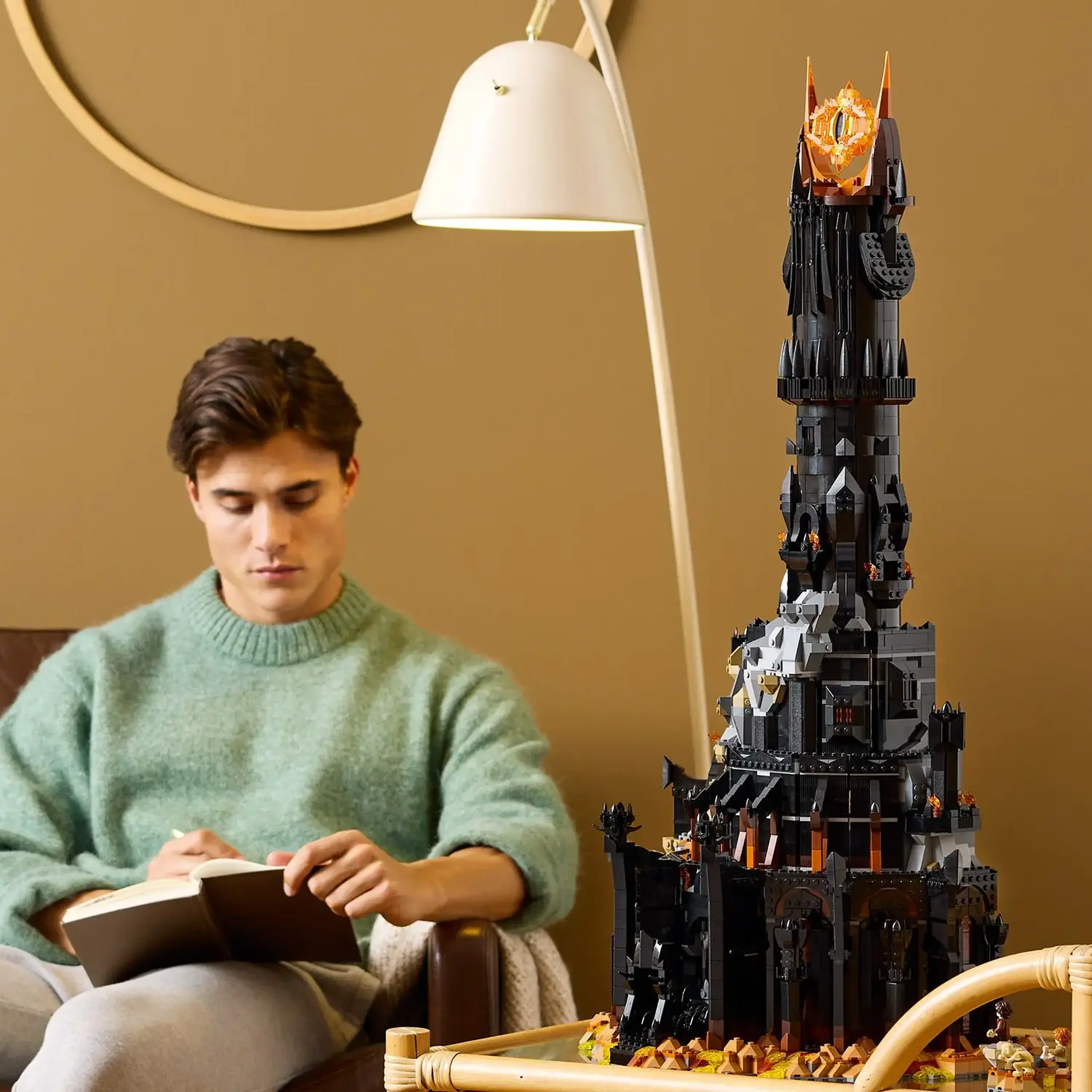 LEGO® Icons - Stapanul inelelor: Barad-dûr™ 10333, 5471 piese