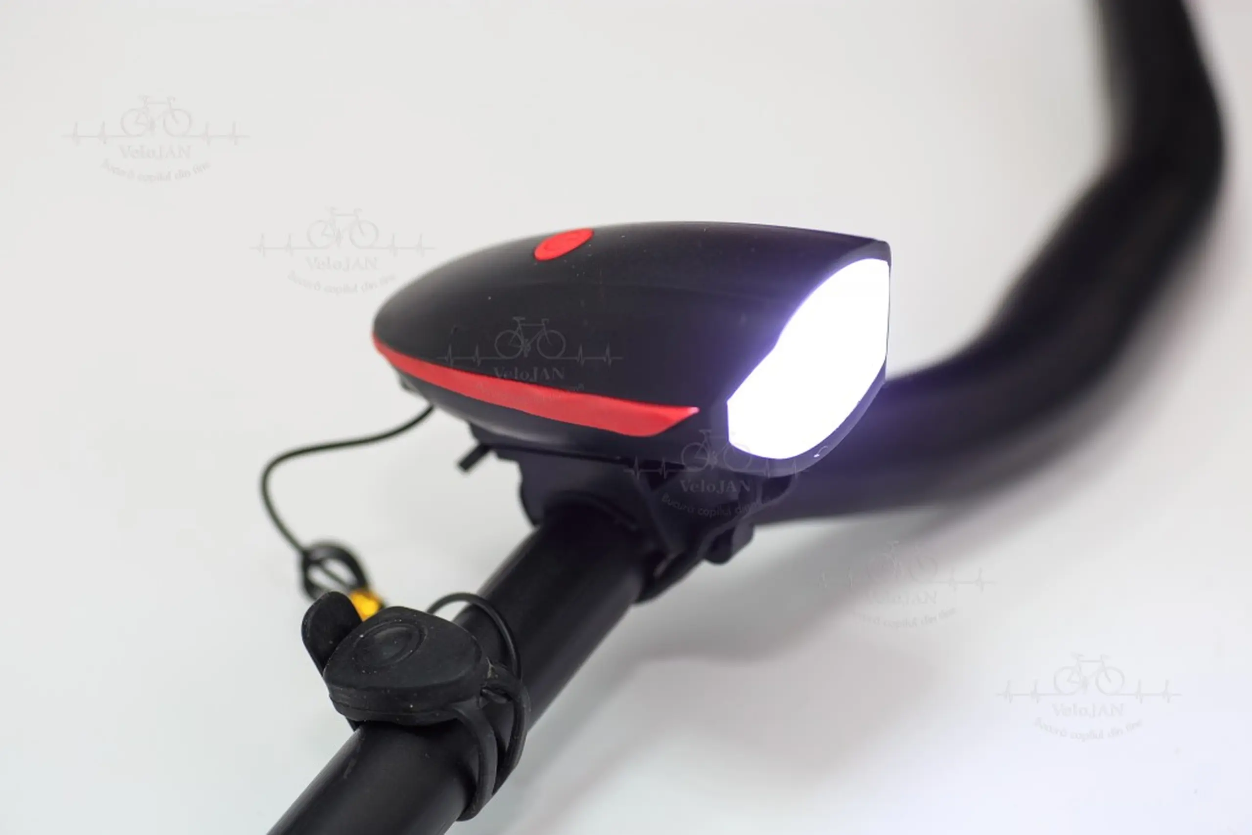 Lumina din fata + semnal Red