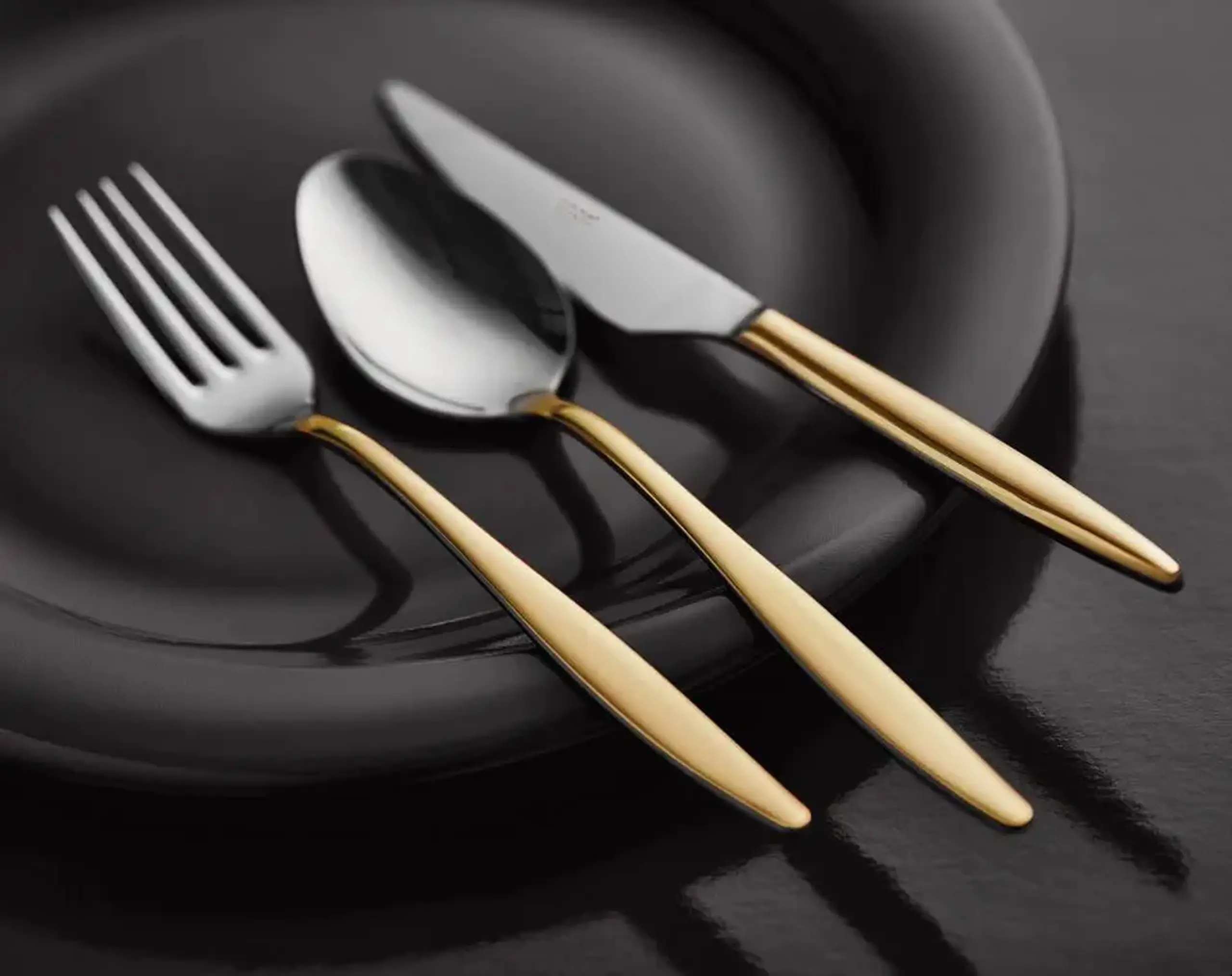 Set tacâmuri Assos Gold, 36 piese – eleganță aurită pentru mese rafinate