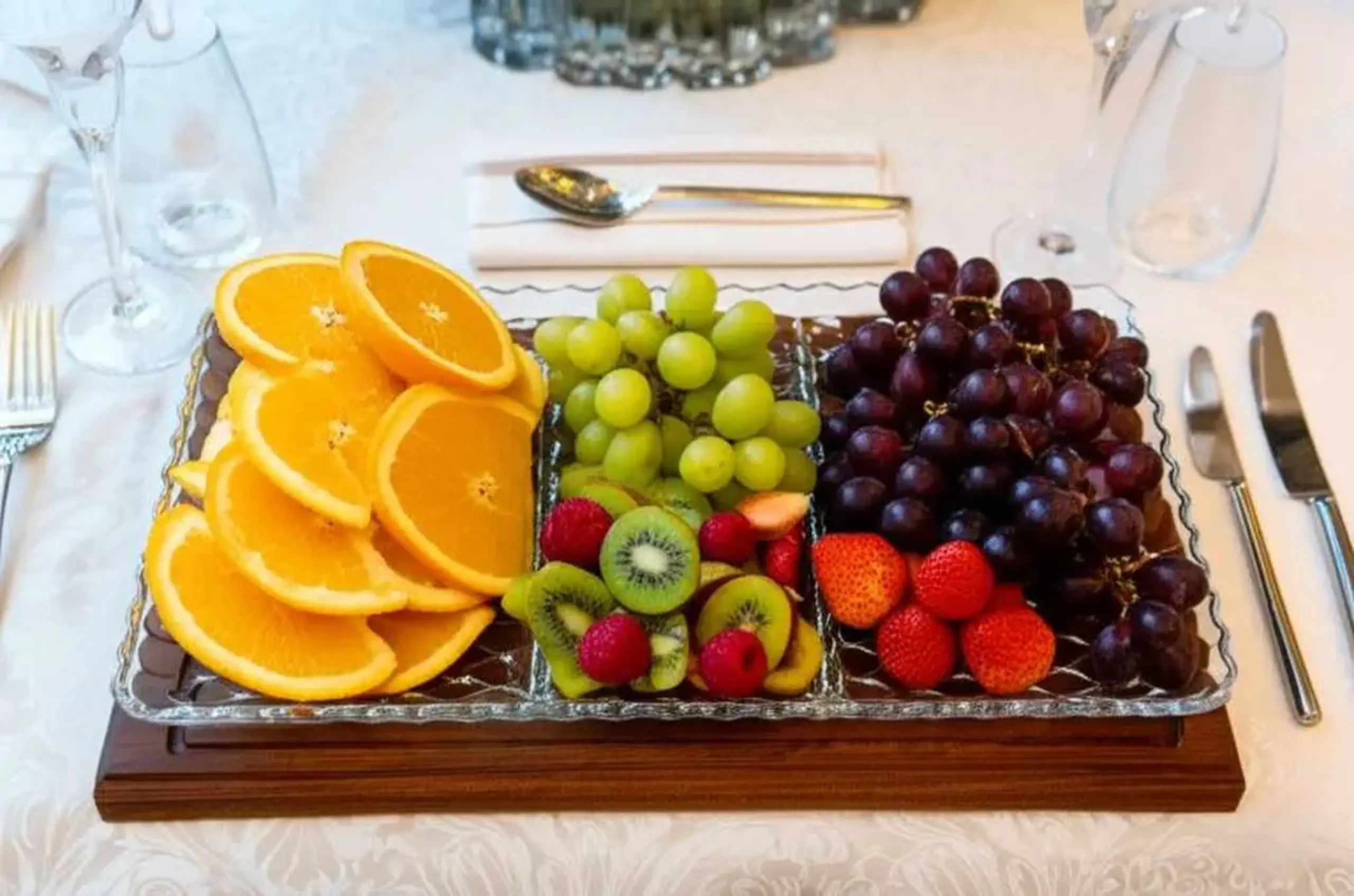 Platou dreptunghiular secționat din sticlă pentru patiserie, 18x37 cm