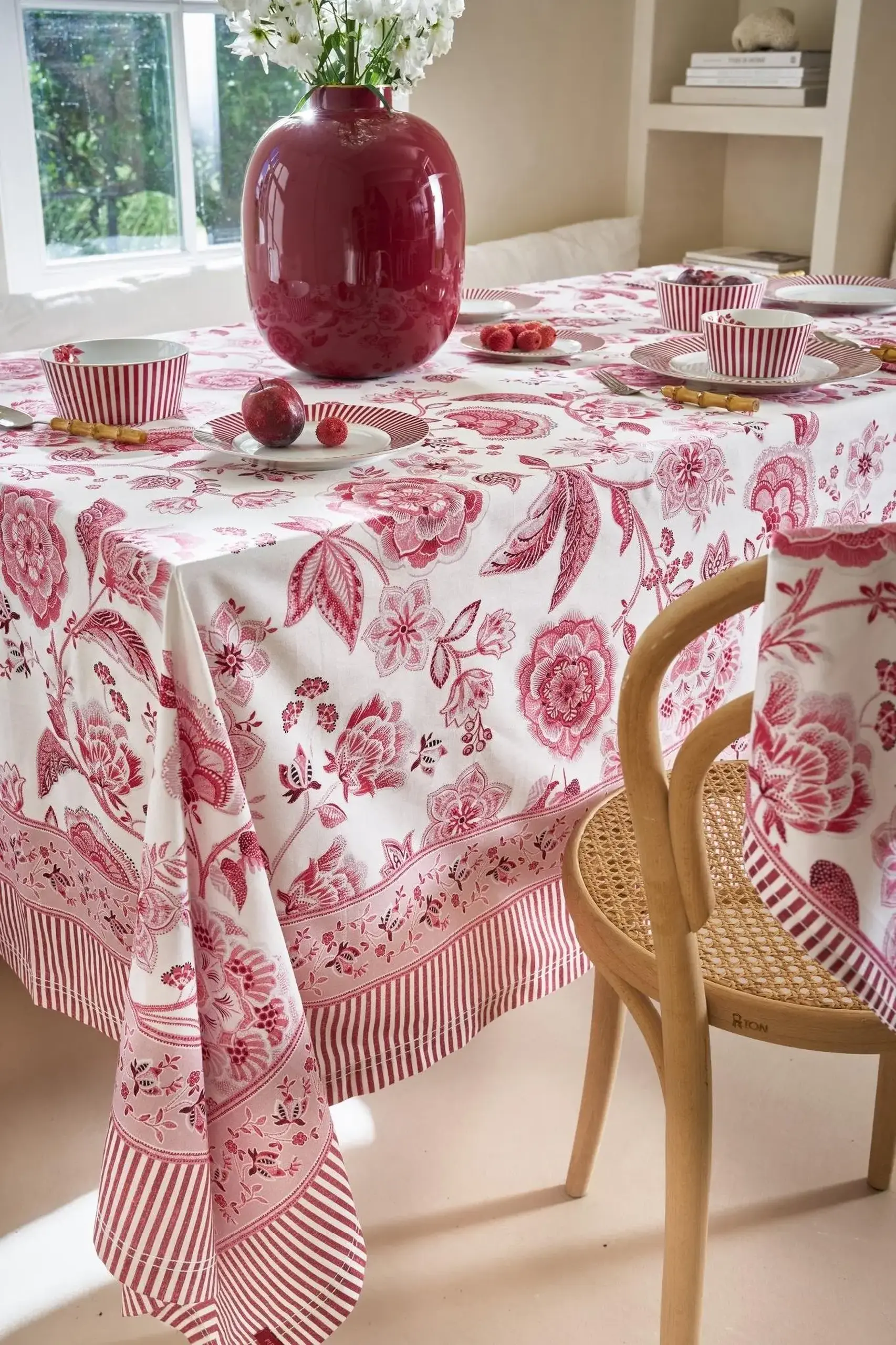 Fata de masa 160x310cm Royal Regal Flower rosu