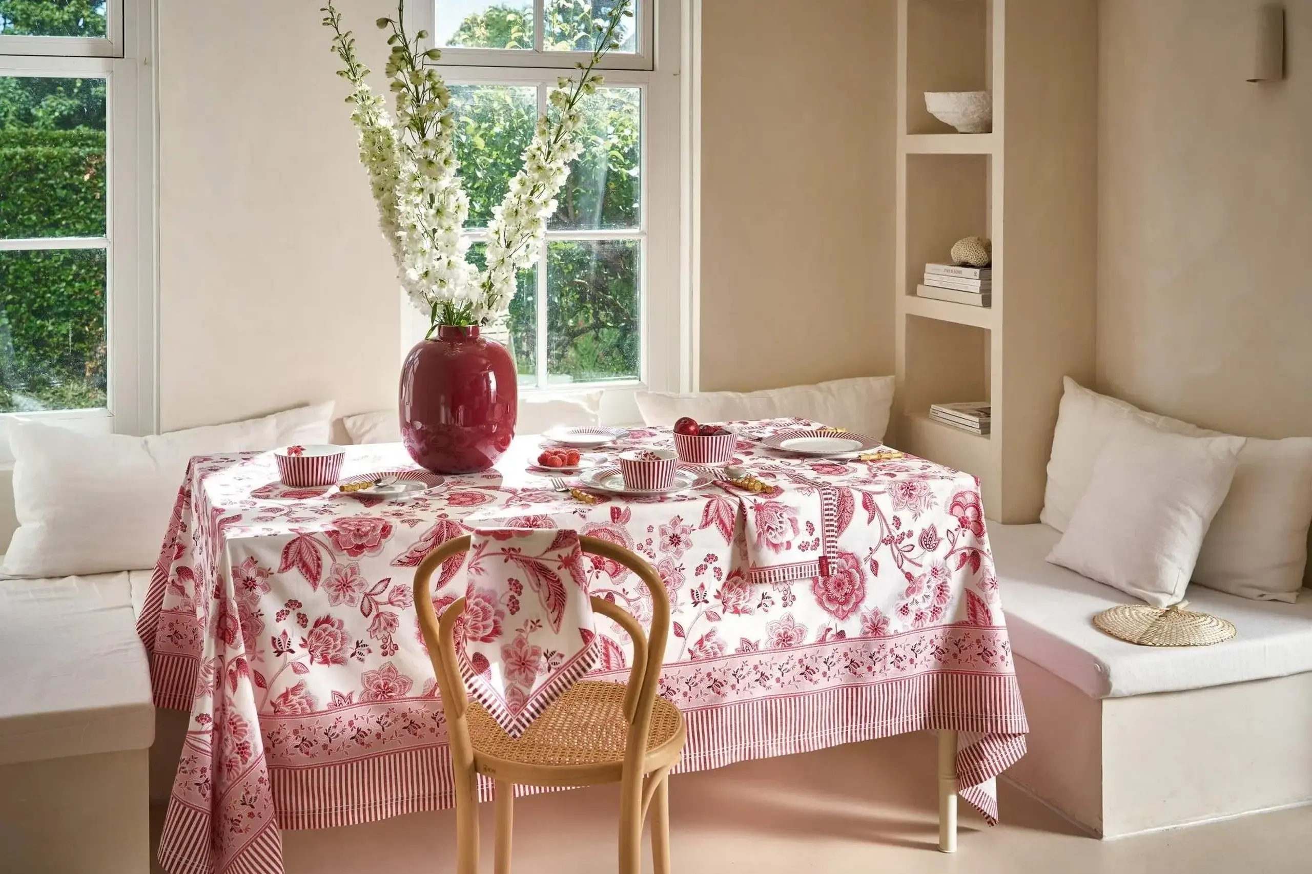 Fata de masa 160x310cm Royal Regal Flower rosu