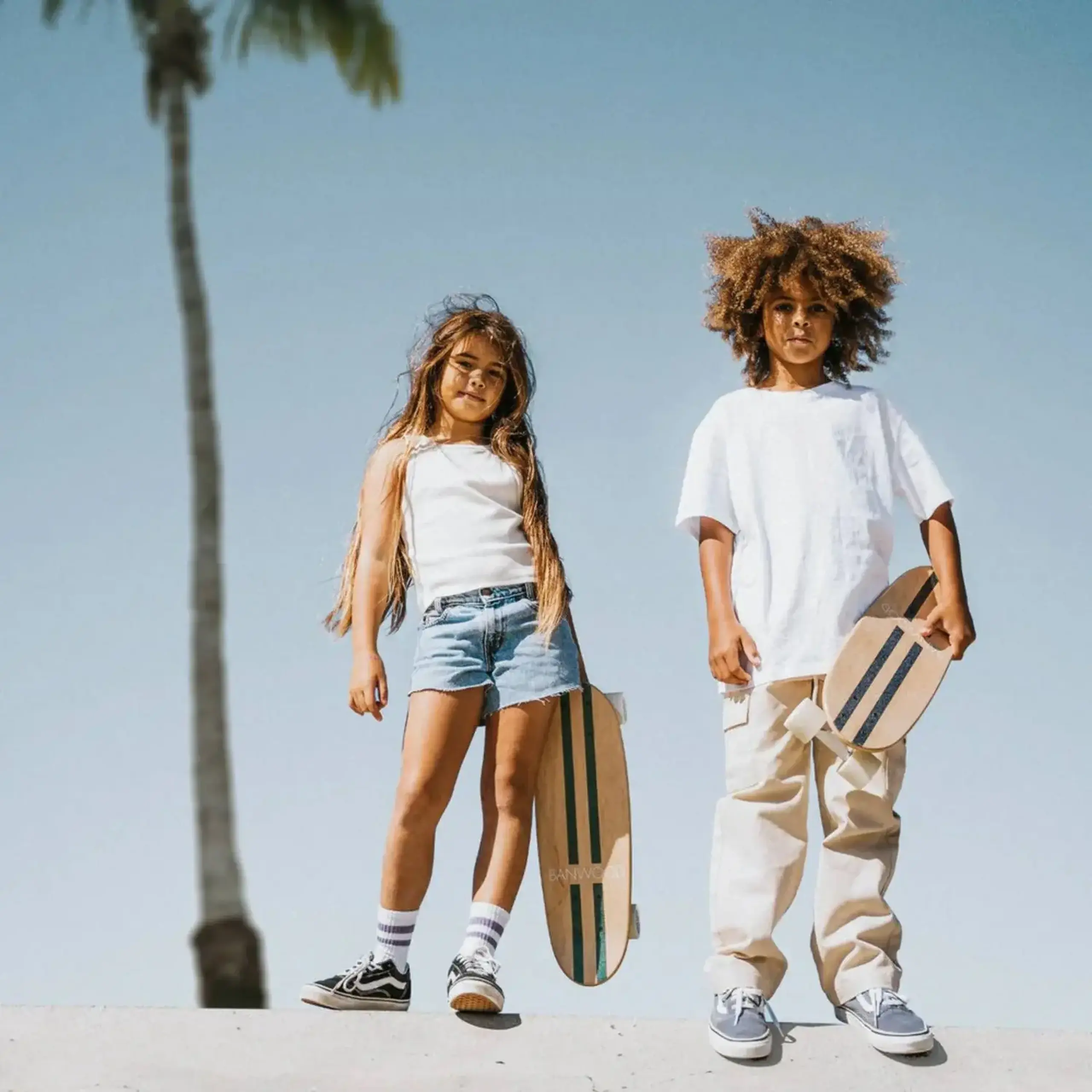 Skateboard din lemn natural pentru copii, cu dungi navy — Banwood