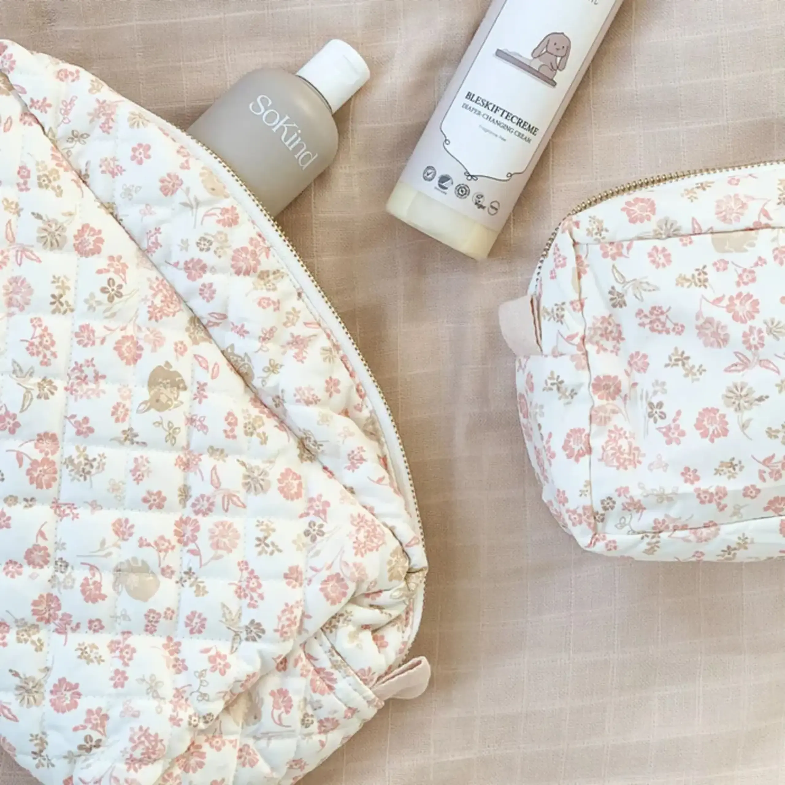 Trusă de toaletă matlasată, 27 cm — Cam Cam Copenhagen - Toiletry Bag - OCS - Berries