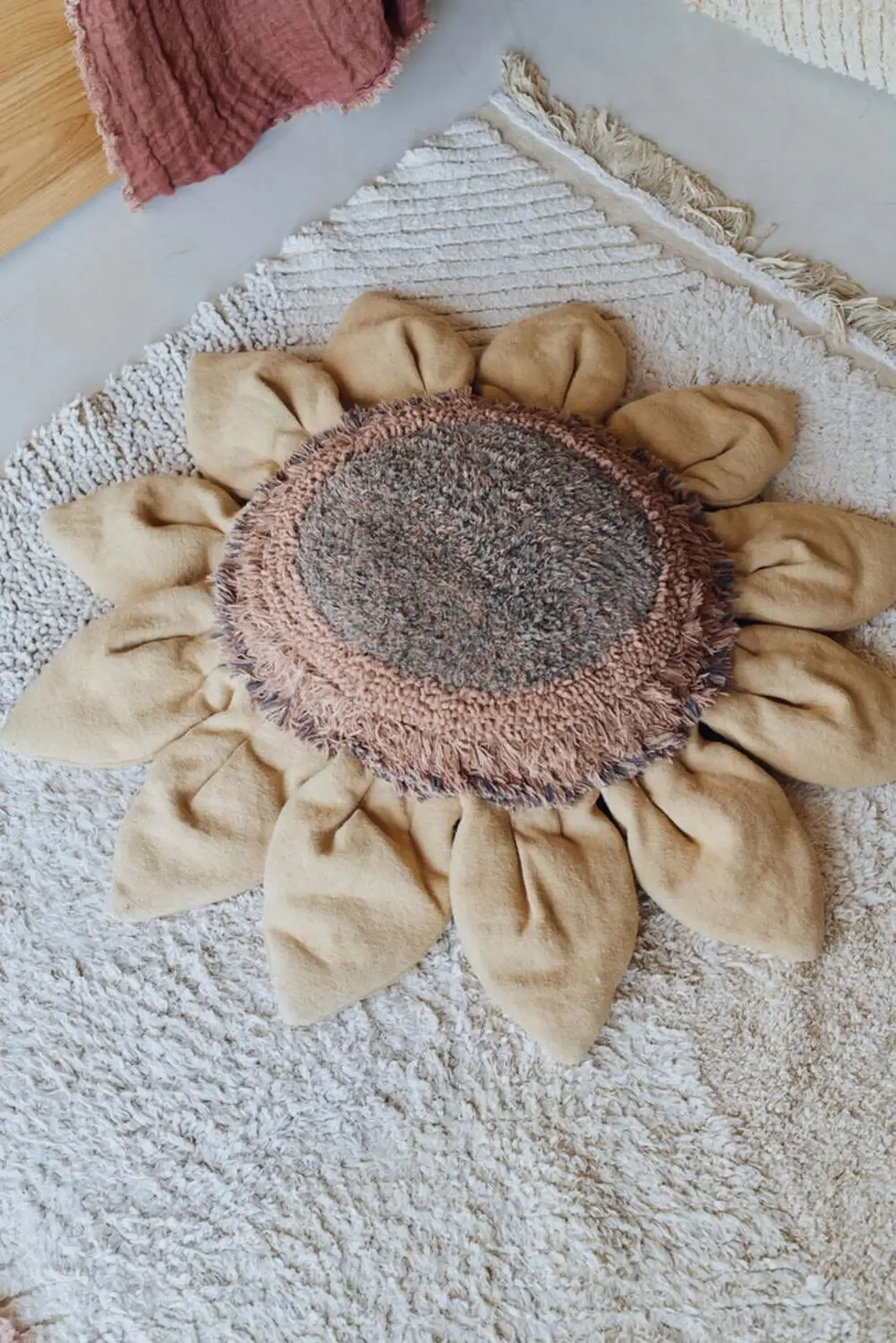Pernă de podea „Sunflower” — Lorena Canals
