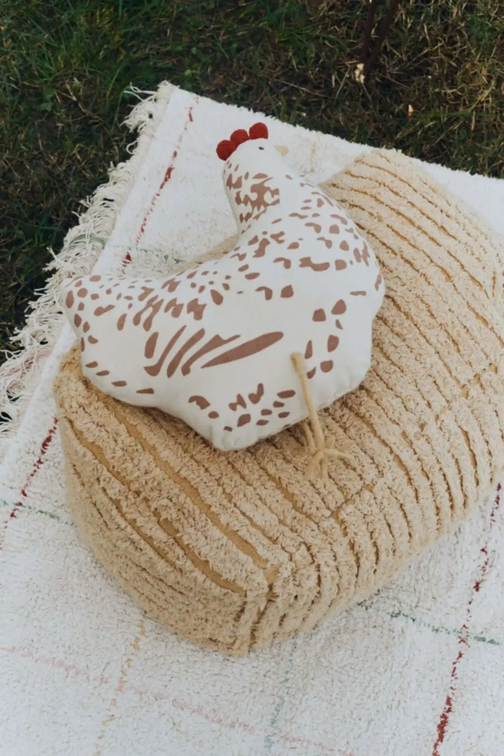 Pernă decorativă „Chicken” — Lorena Canals