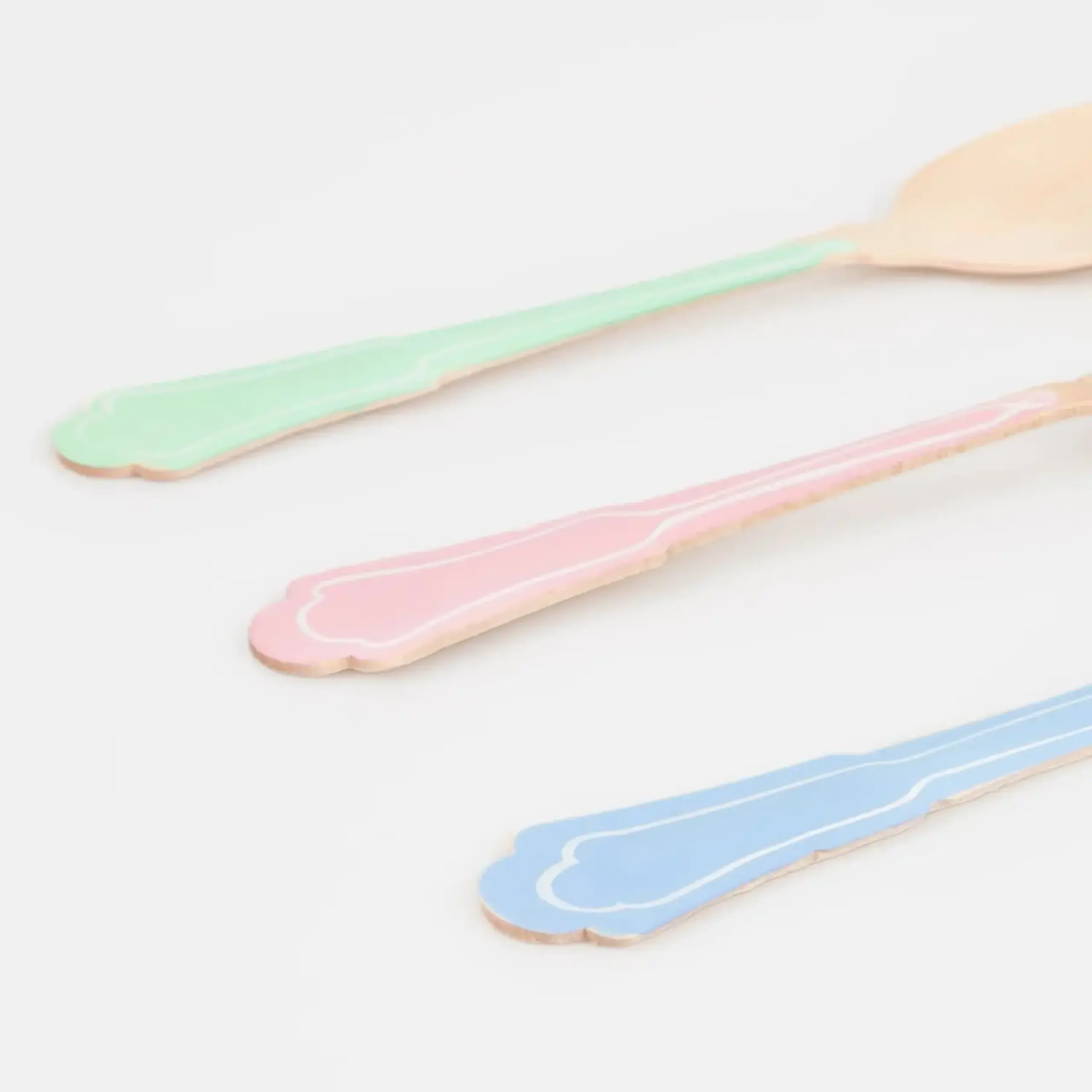 Set de 24 de tacâmuri din lemn, culori pastel — Meri Meri