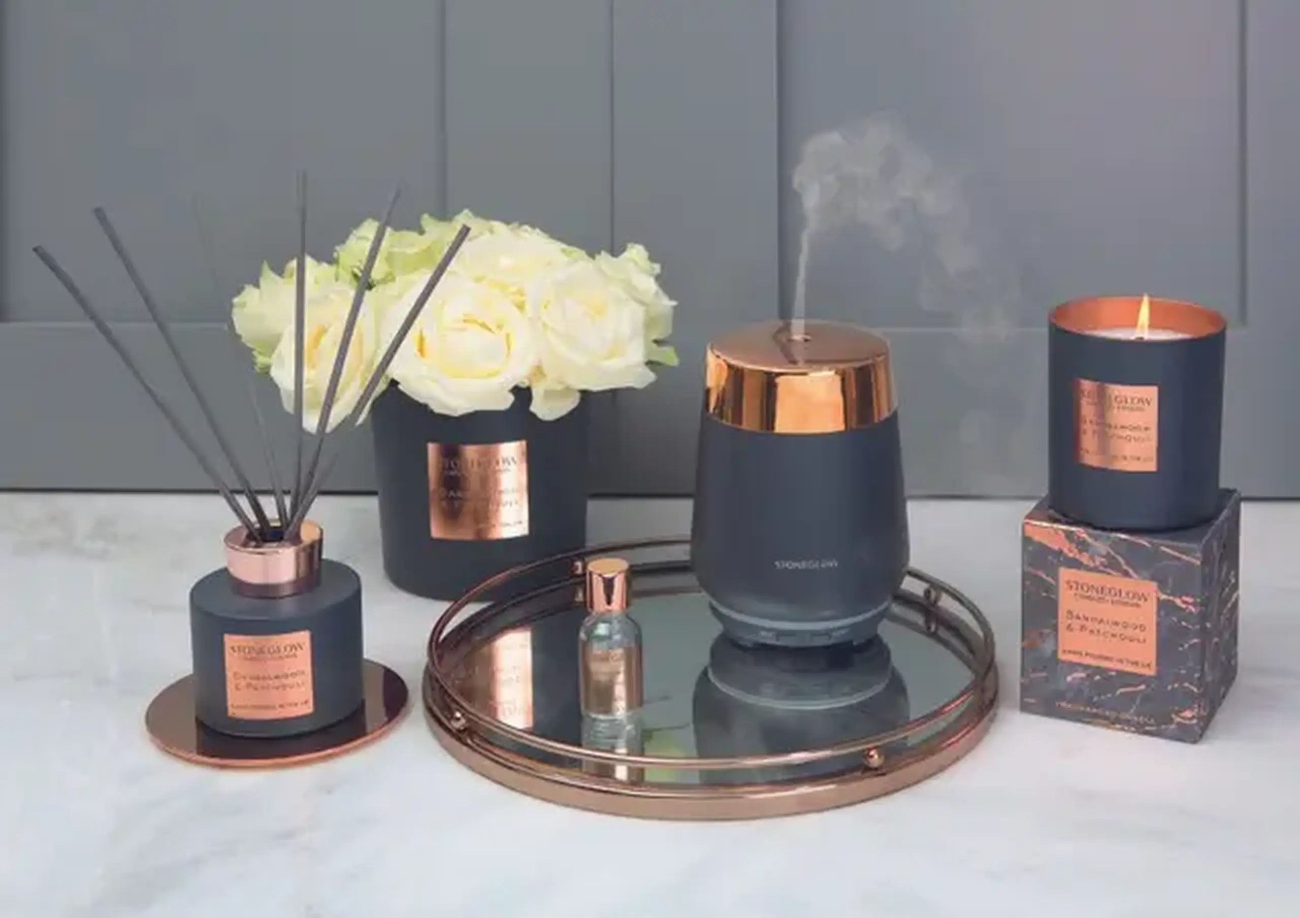 Lumânare aromatizată STONEGLOW SANDALWOOD & PATCHOULI