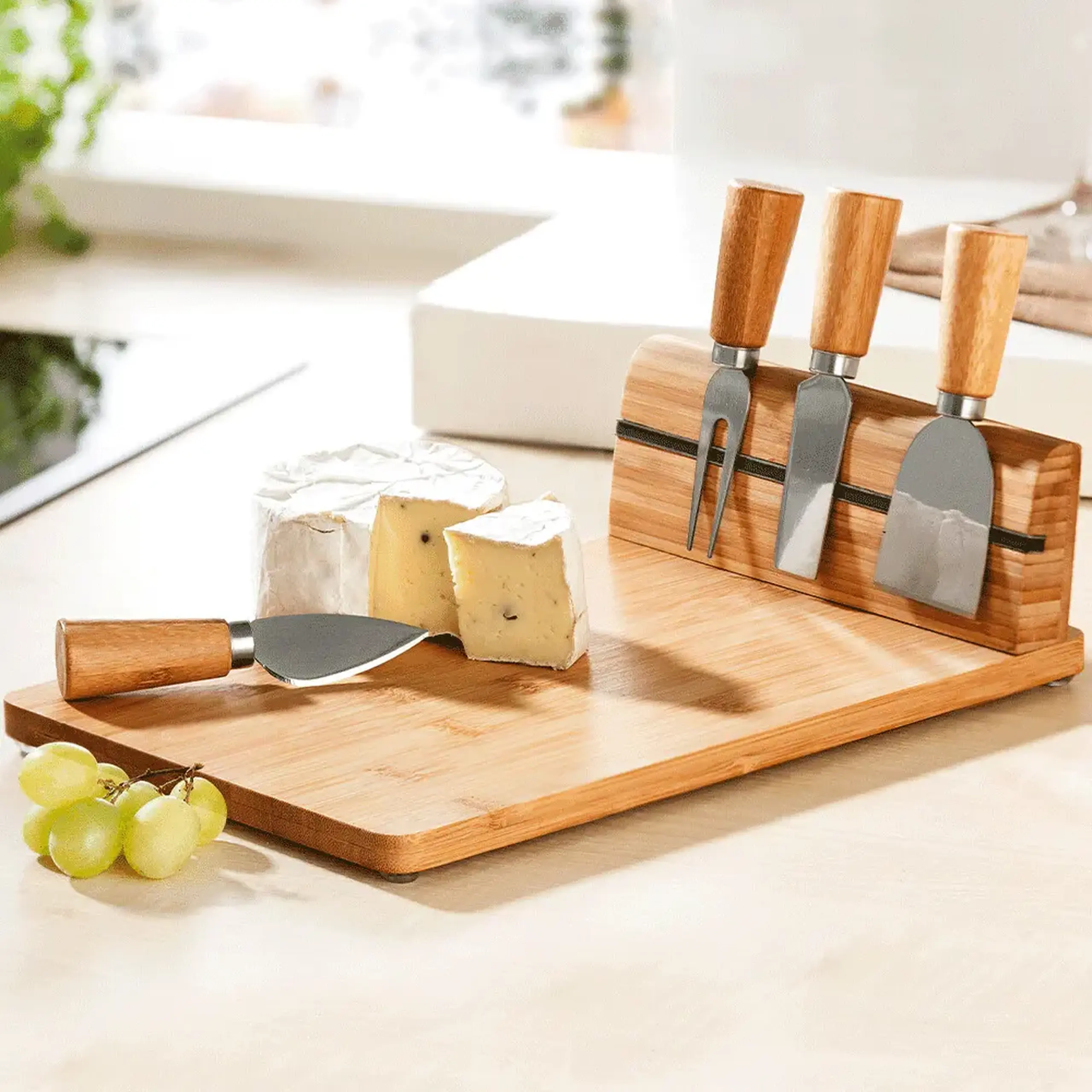 Suport pentru cascaval cu cutite, Kesper