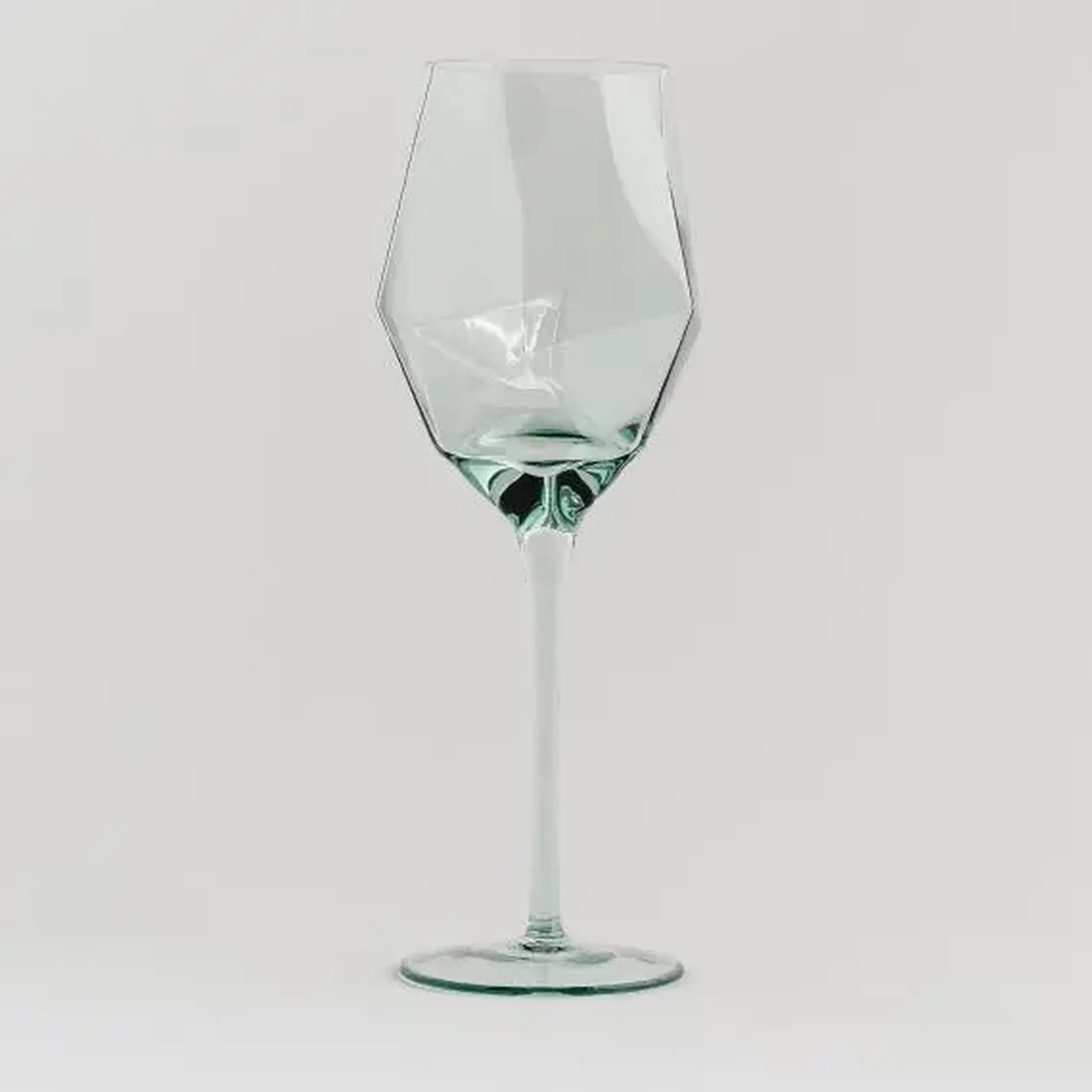 Pahar vin IRMA