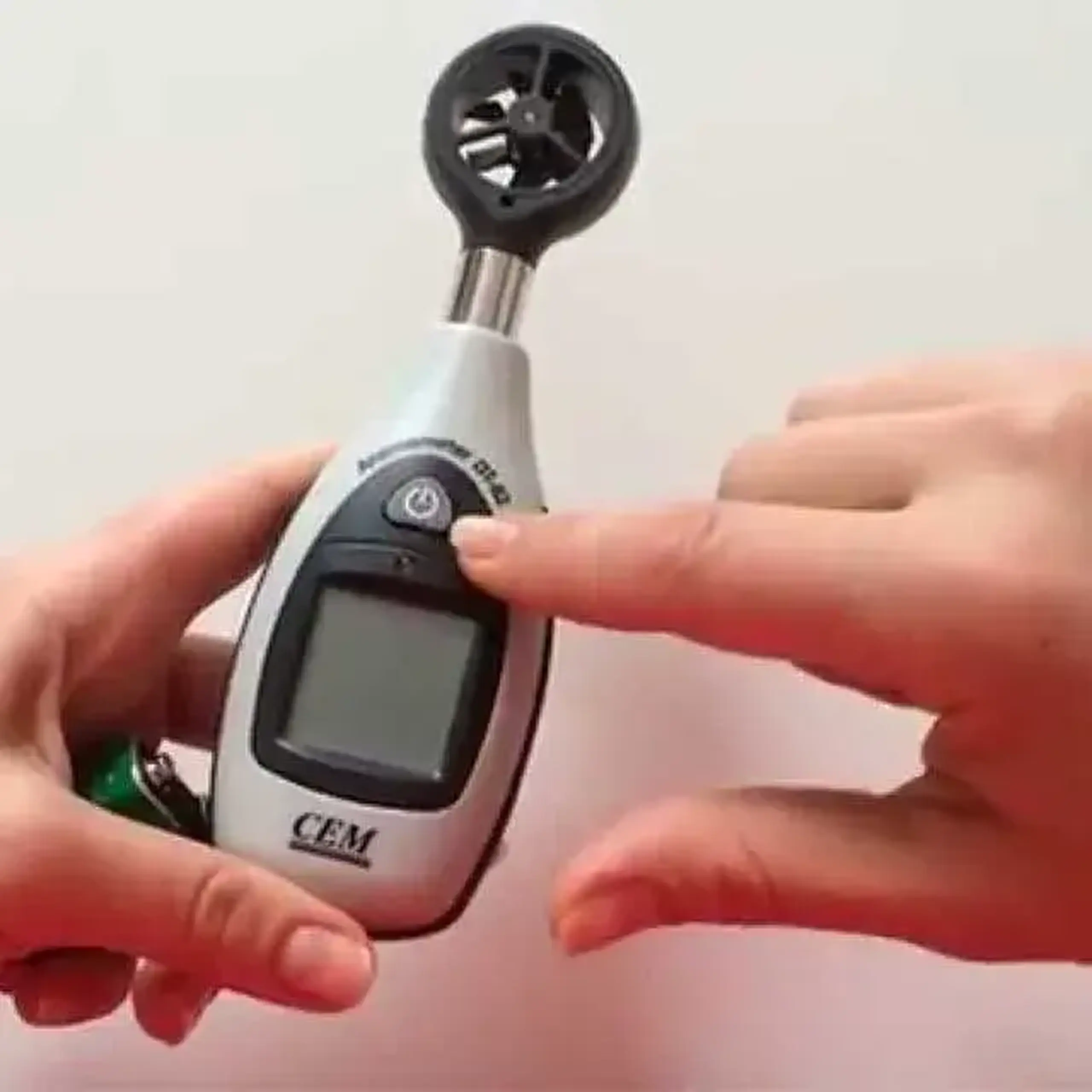 Mini anemometru DT-82 CEM