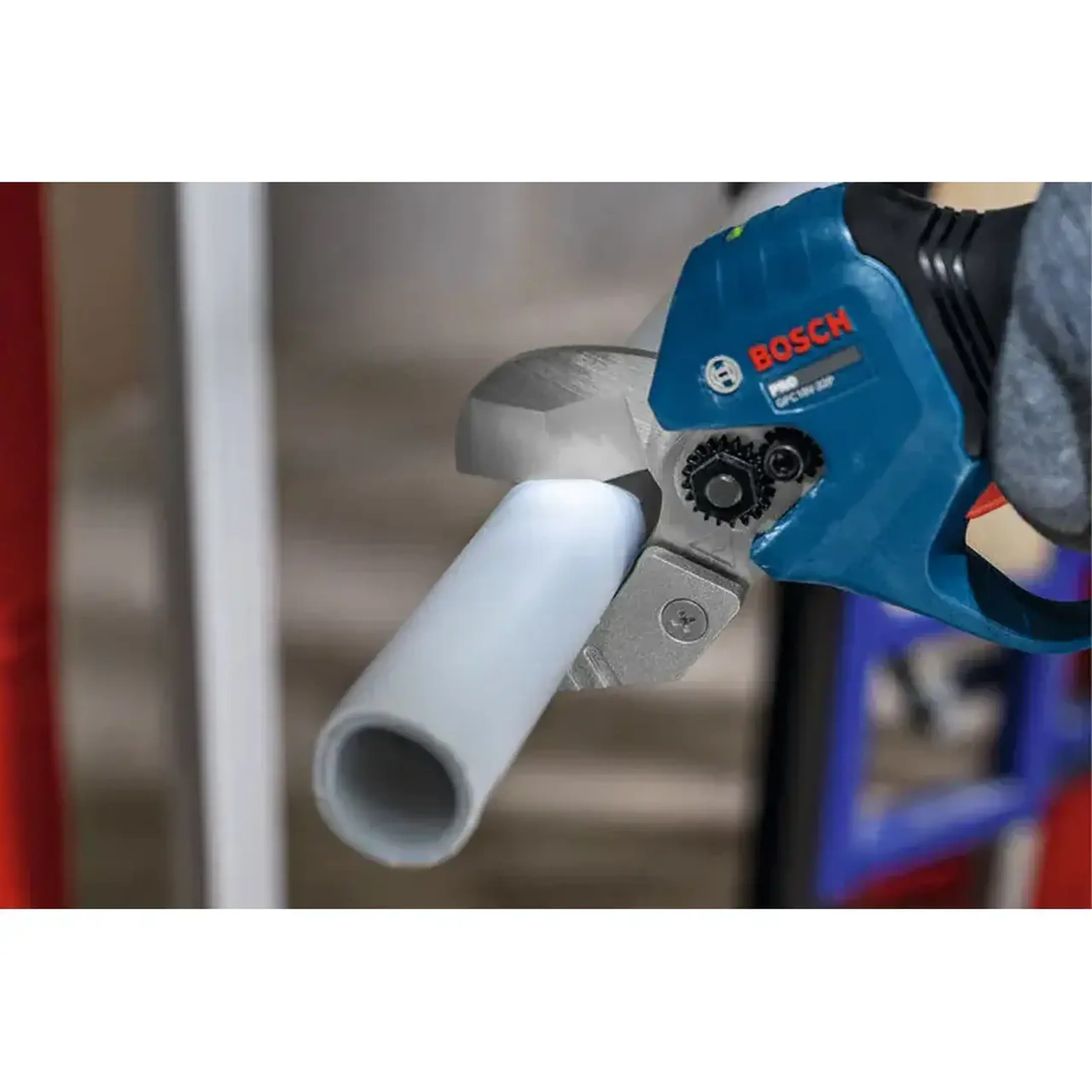 Clește de tăiat țevi de plastic 32 mm GPC18V-32P Bosch