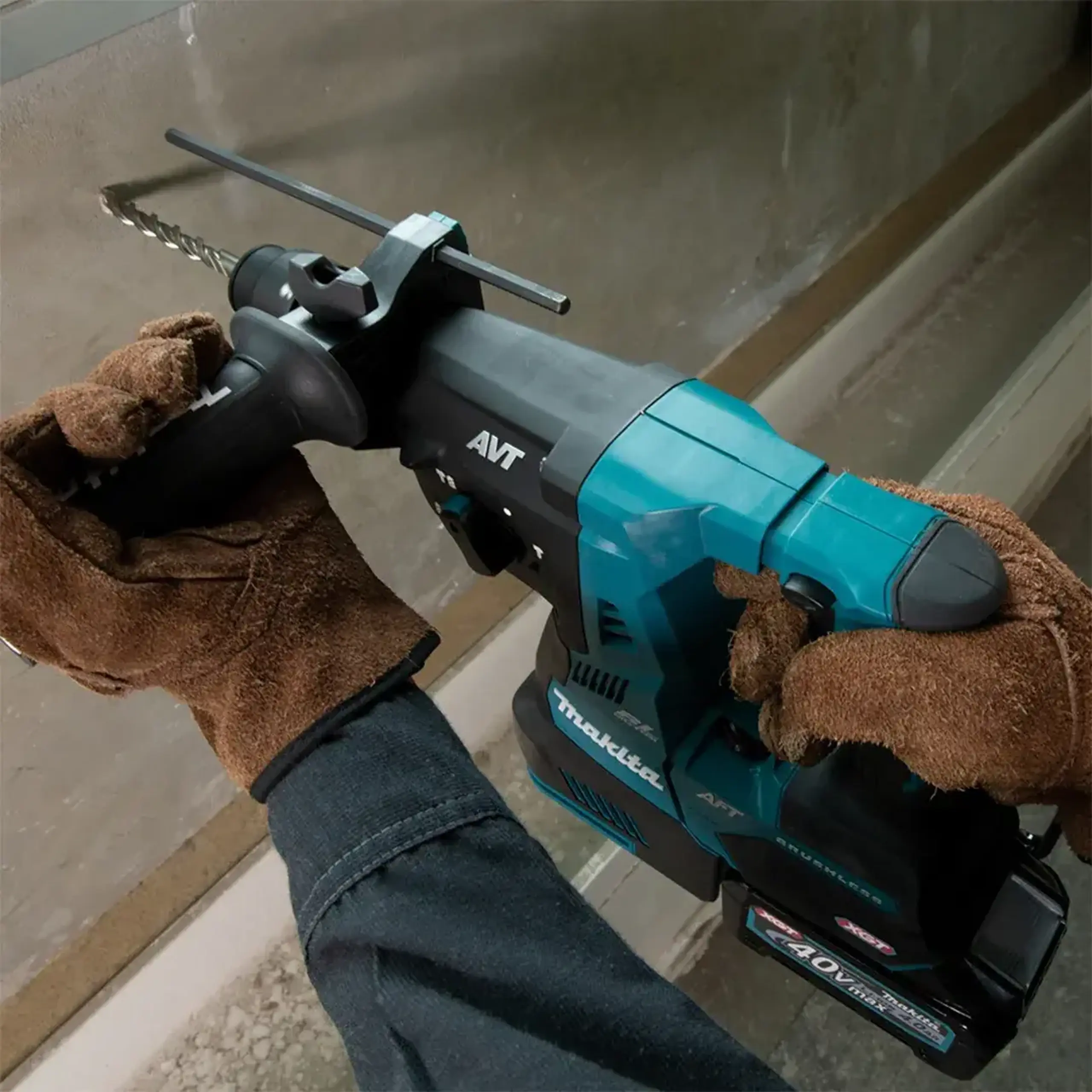 Ciocan rotopercutor pe acumulator SDS Plus XGT 40 V 2.8 J 0 - 5000 percuții/min Makita