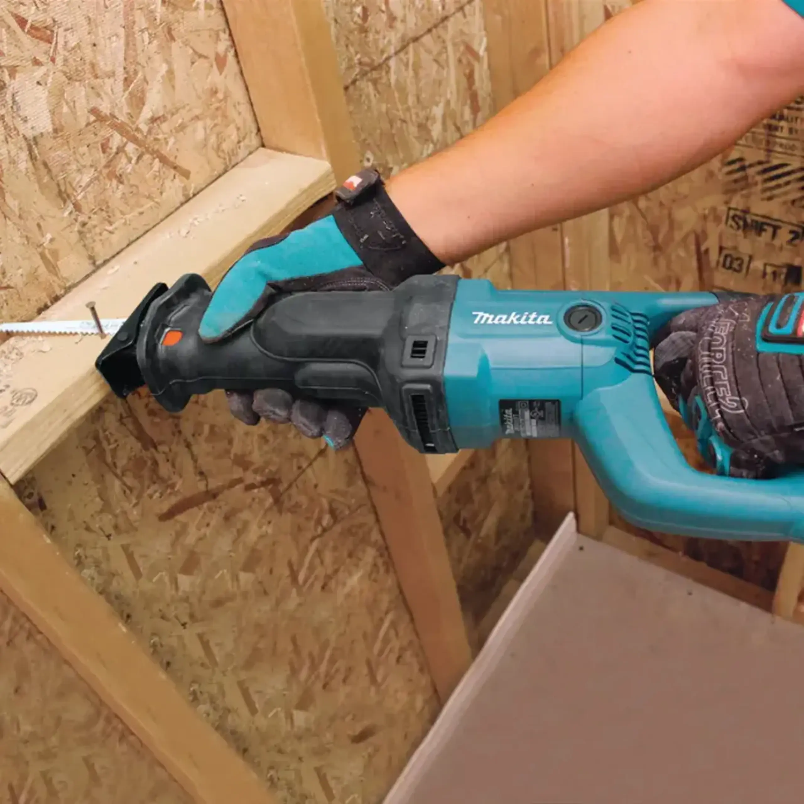 Fierăstrău cu sabie 1200 W 220 - 240 V Makita