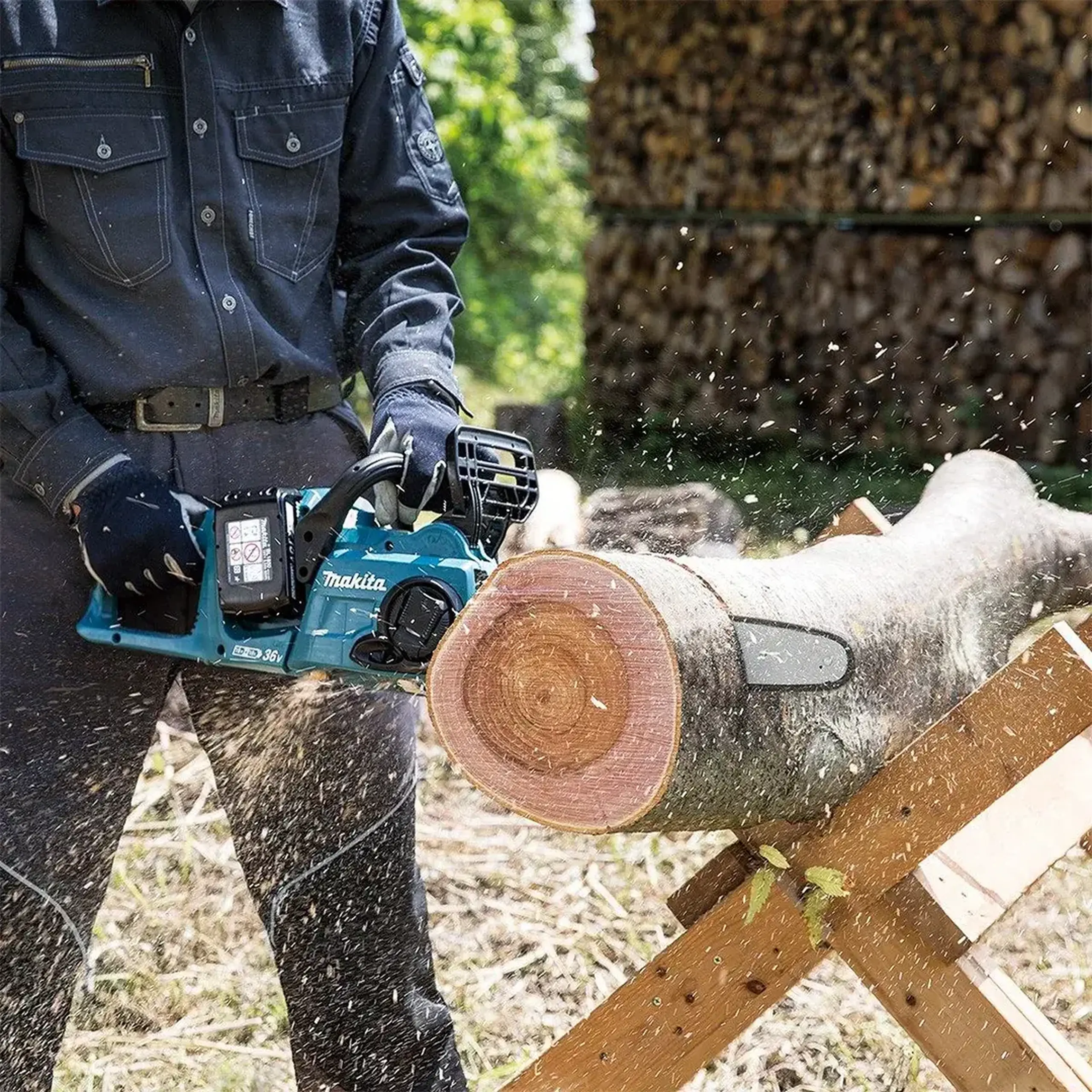 Fierăstrău cu lanț pe acumulator (fără acumulator) LXT 100 mm 320 W 18 V Makita - Greutatea 3.3 kg