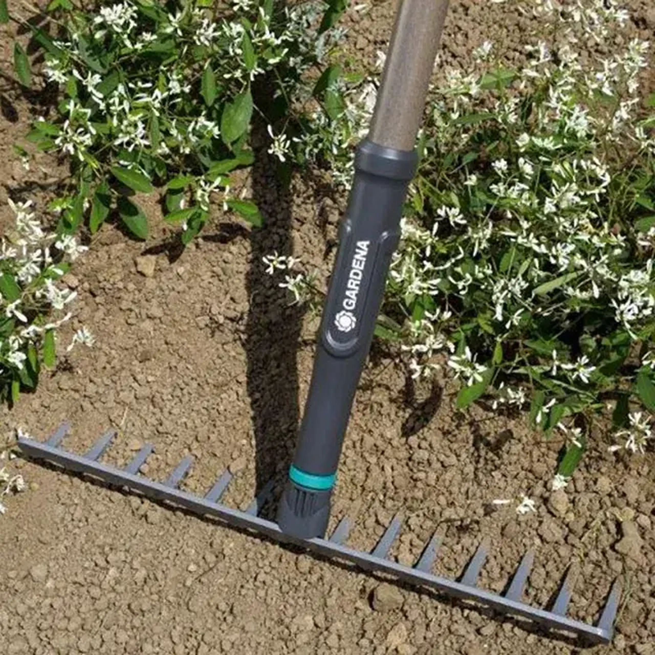 Greblă cu mâner 36 cm Metal Gardena