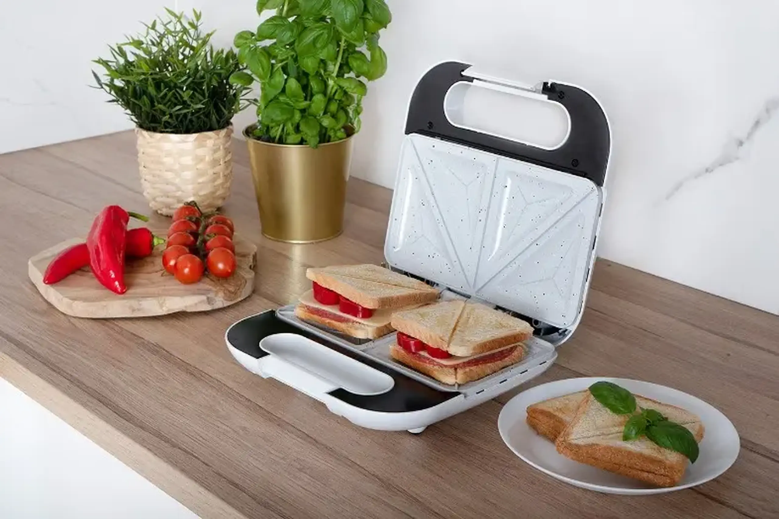 Aparat pentru preparat sandwich Noveen SM453