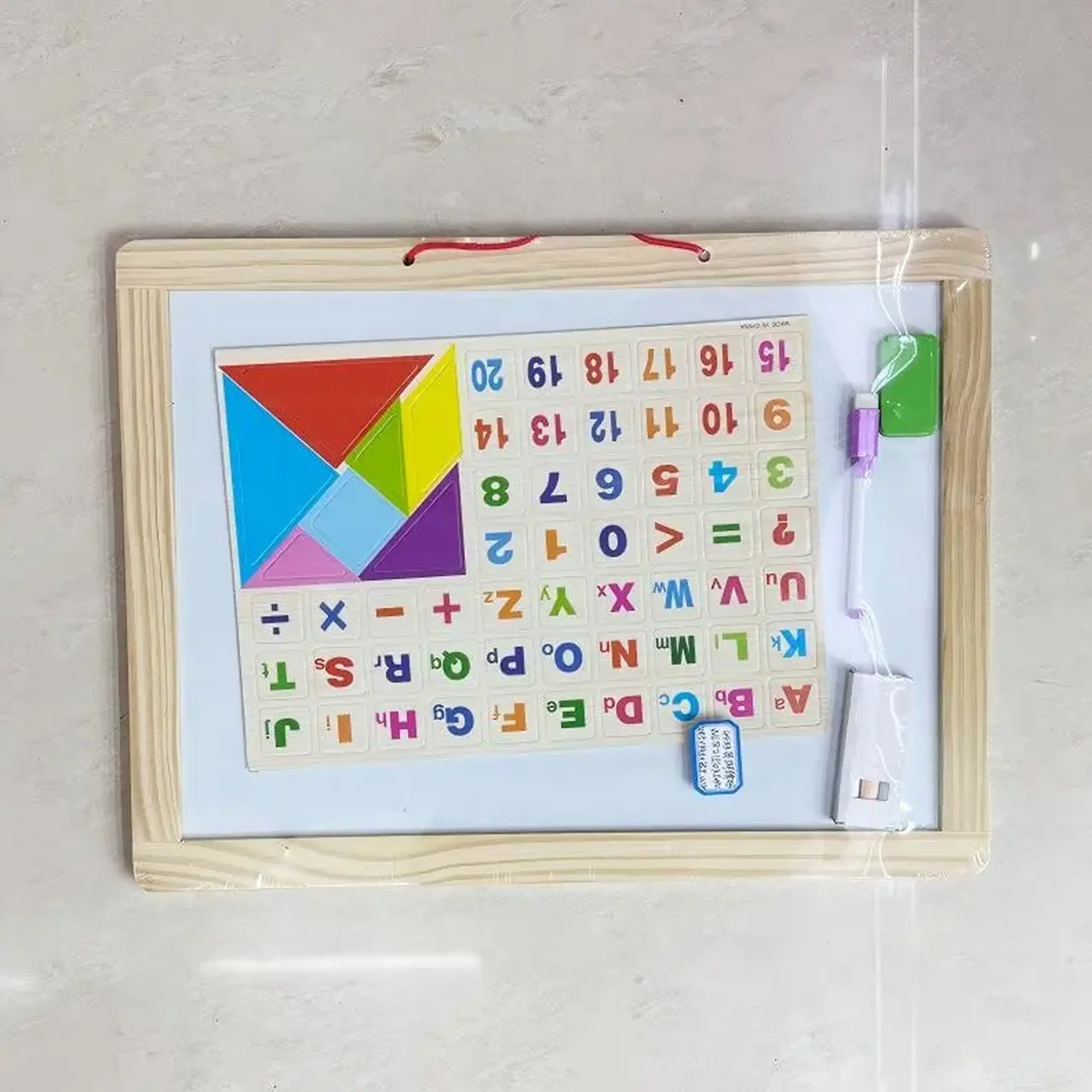 Tabla din lemn cu accesorii