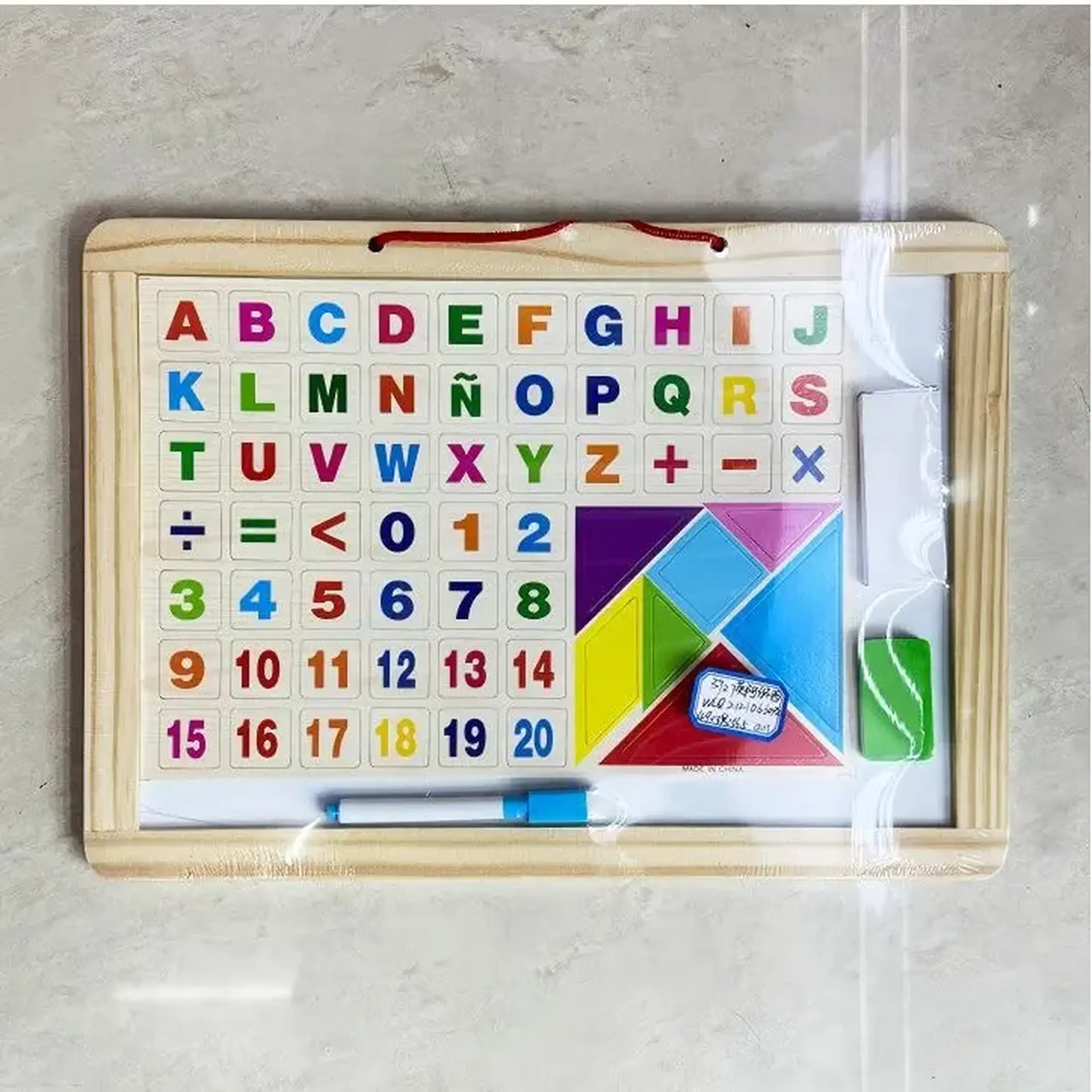 Tabla din lemn cu accesorii