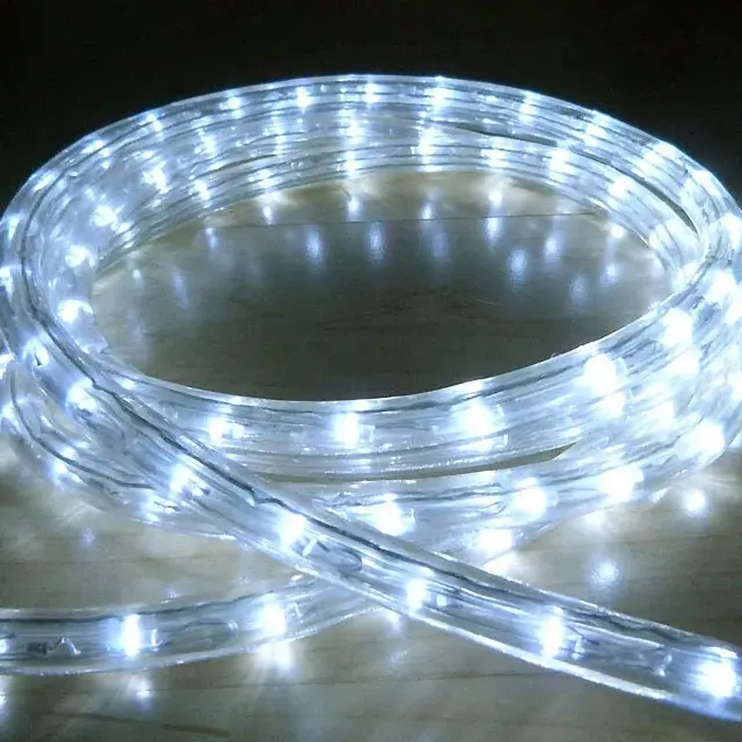 Cablu luminos LED Lumineco 360' LE 1.8 W/m 220 - 240 V 1 m x 13 mm 6400 K IP44