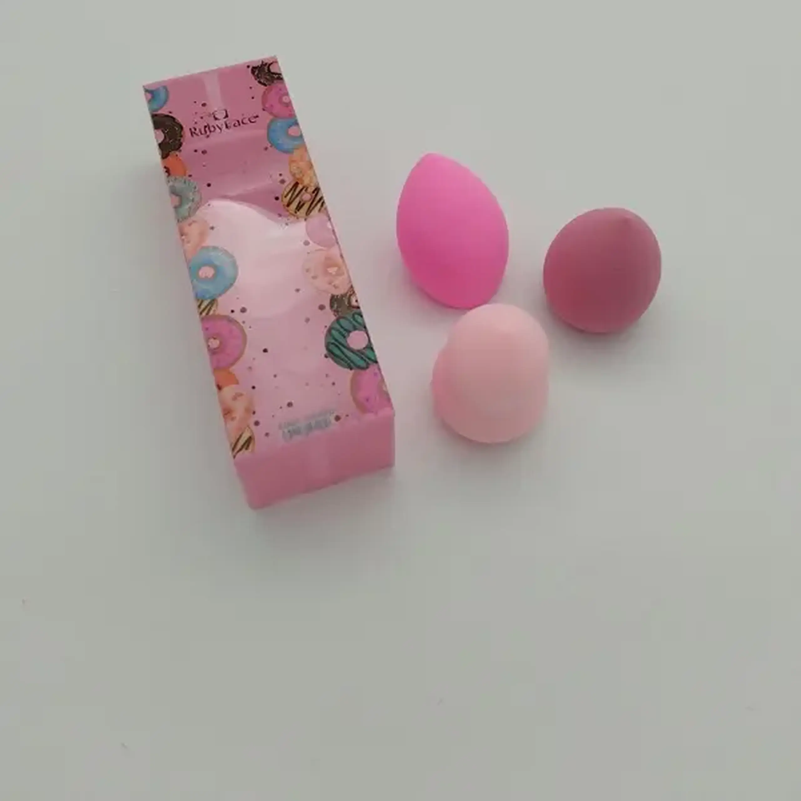 Set de burete pentru machiaj colorat diferit