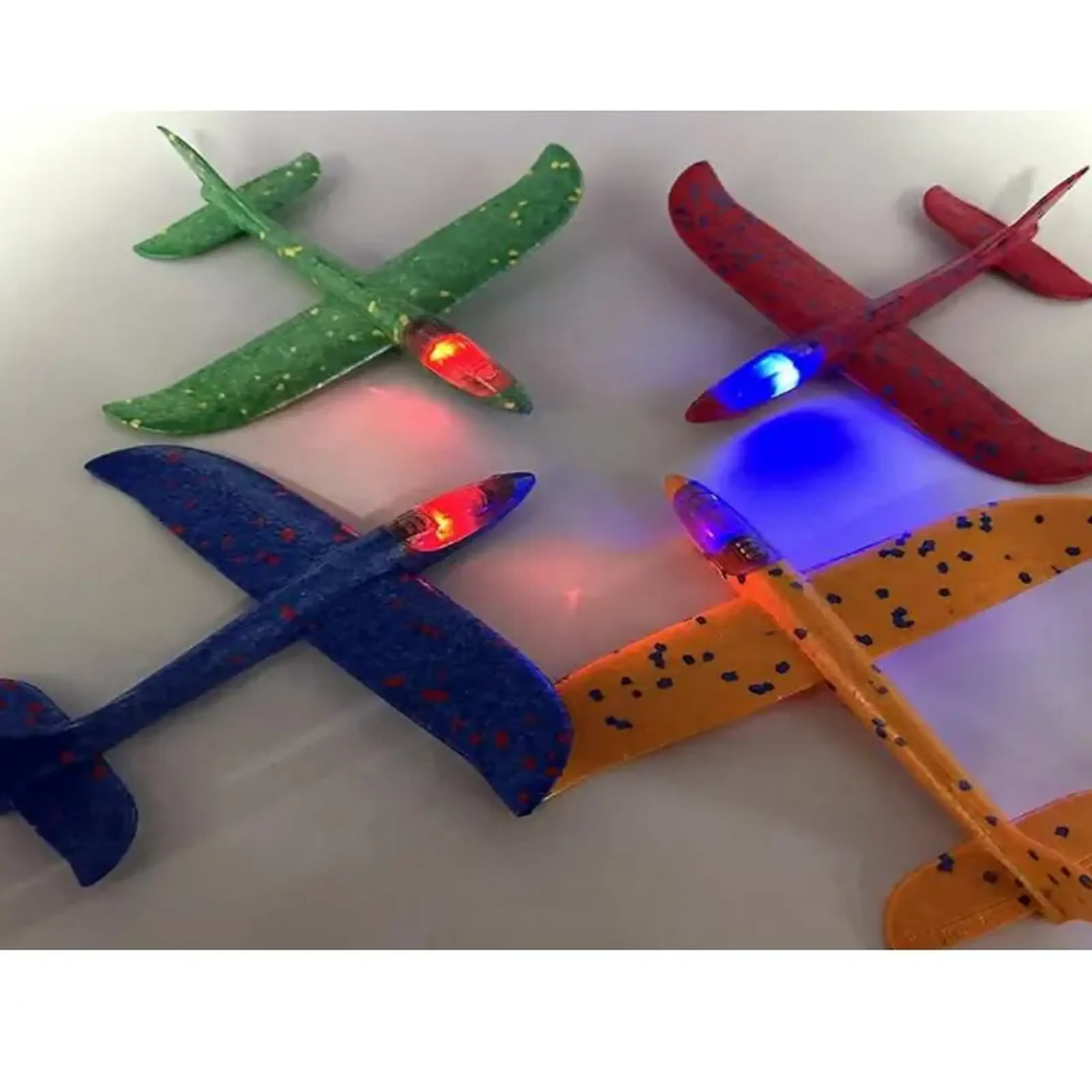 Avion din polistiren cu lumini 24cm