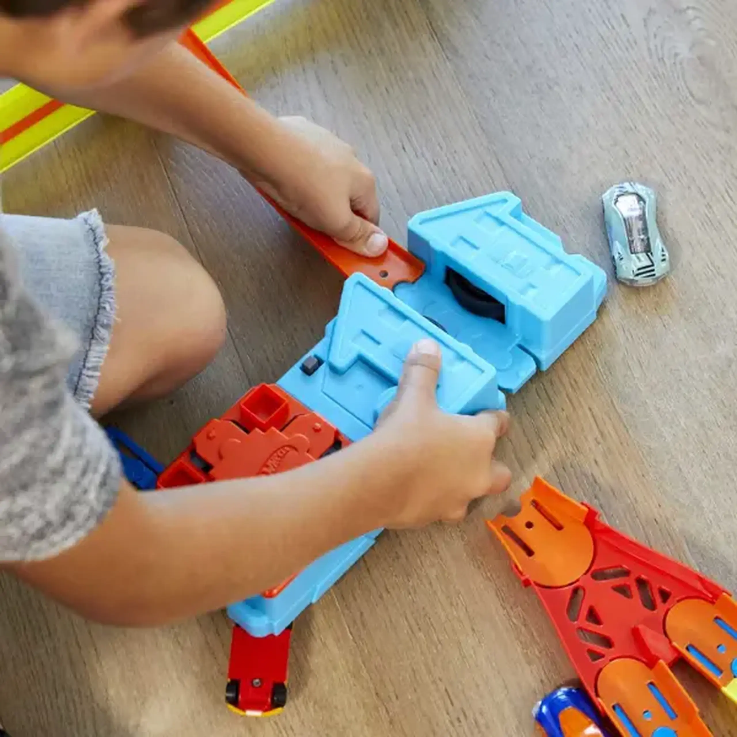 Hot Wheels Accelerator "Truck Builder"