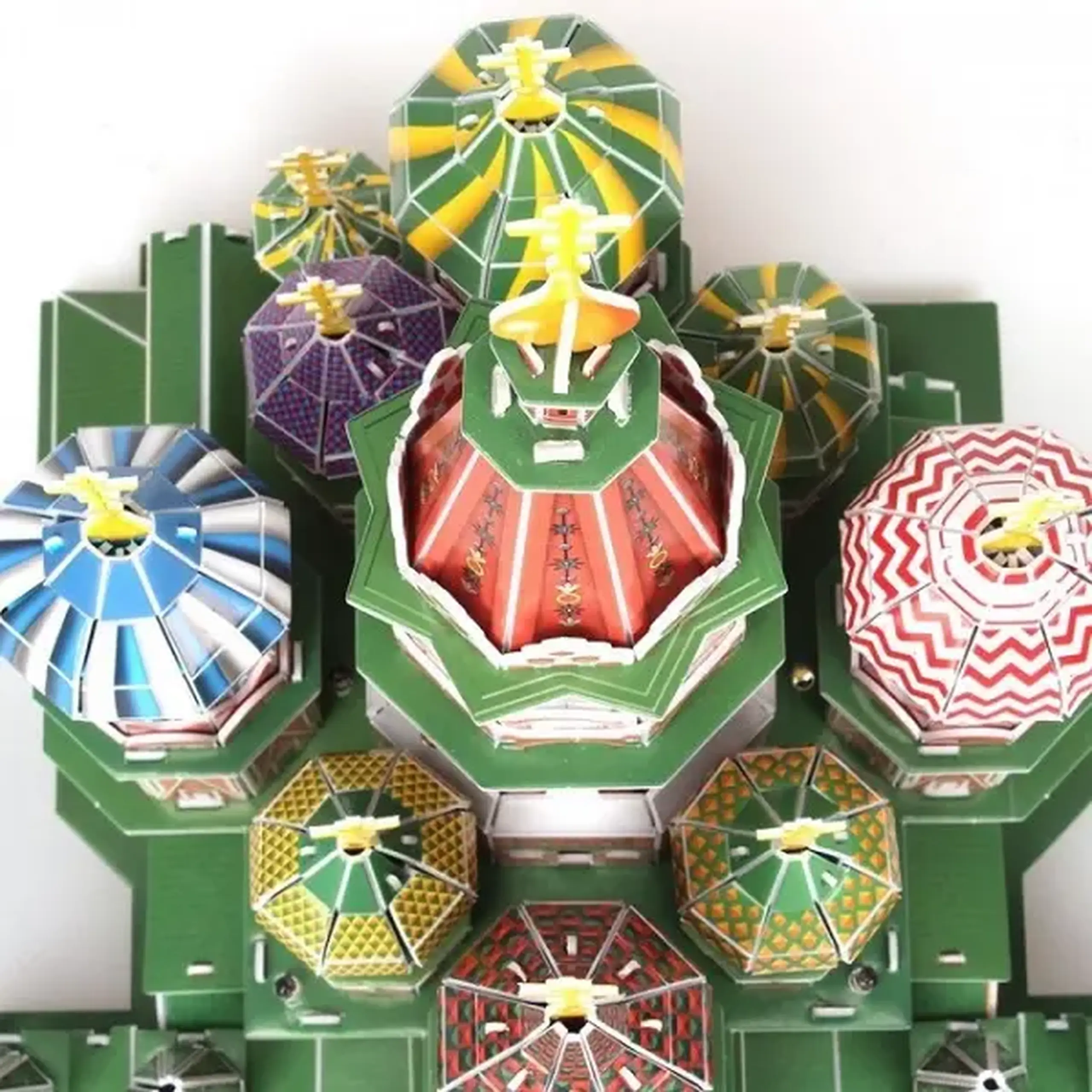 3D Puzzle „Catedrala Sf. Vasile” cu iluminare LED, 224 elemente