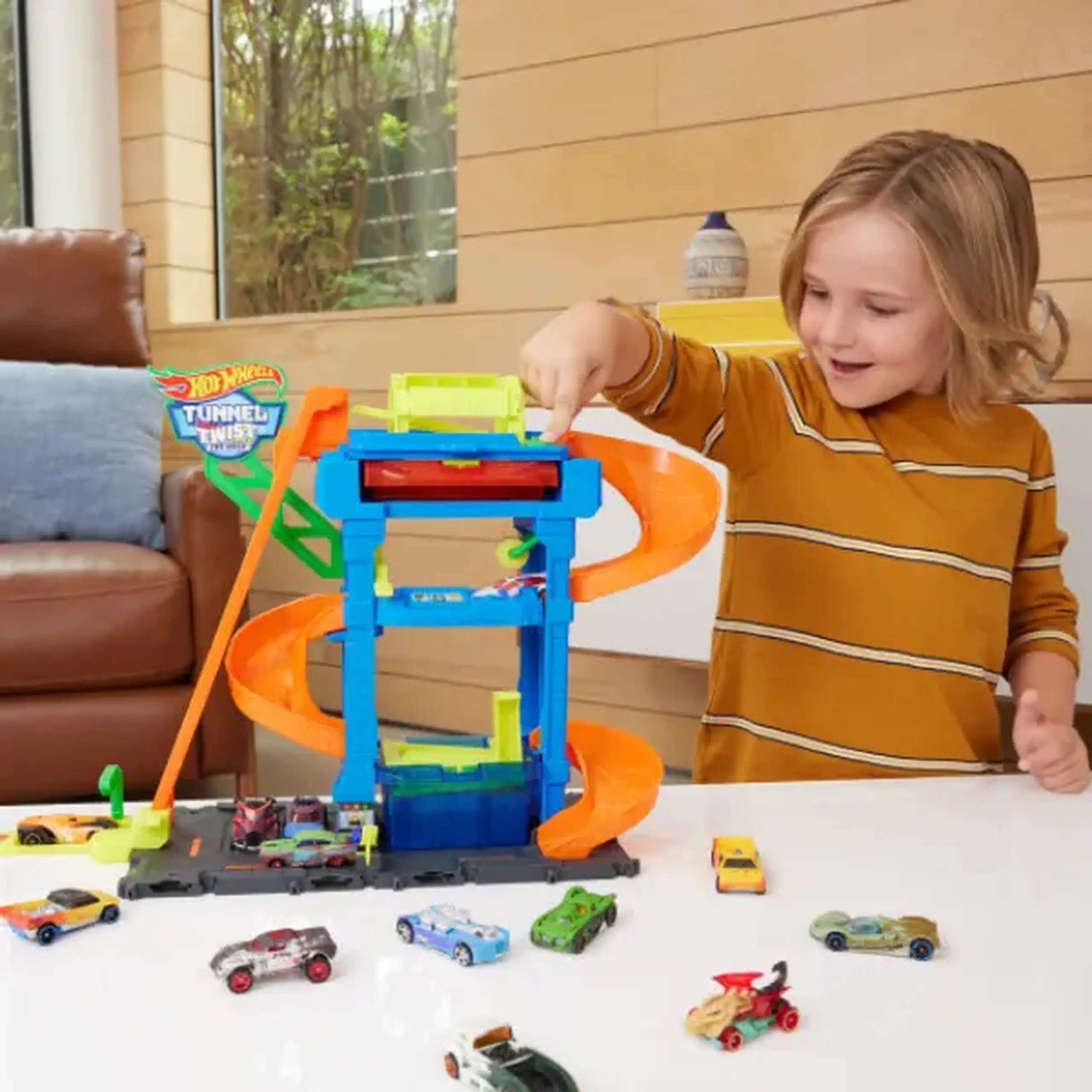 Hot Wheels Track "Spălătorie Tunel urban Twist"