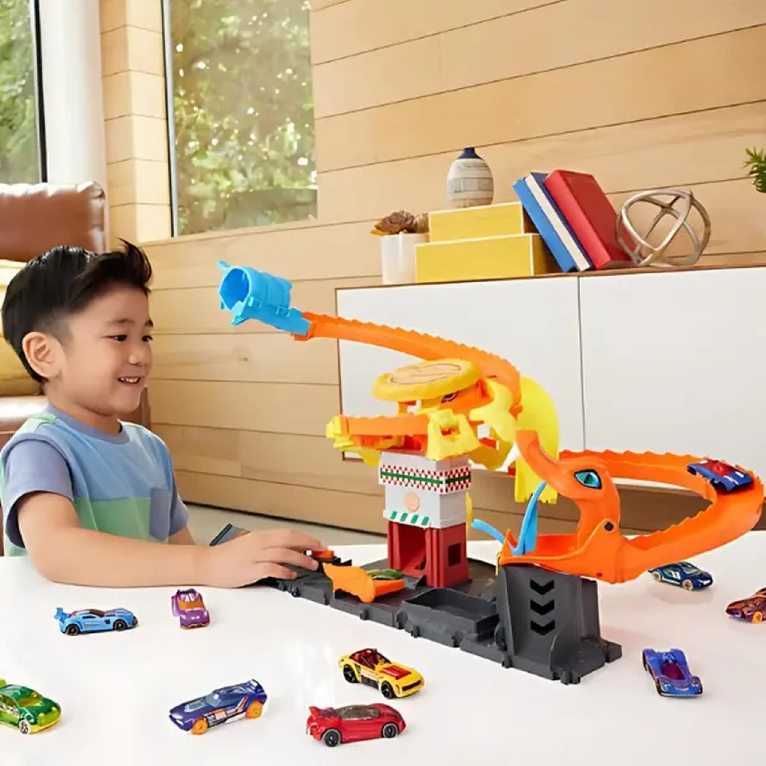 Hot Wheels Track "Ataca cobrei asupra pizzeriei"