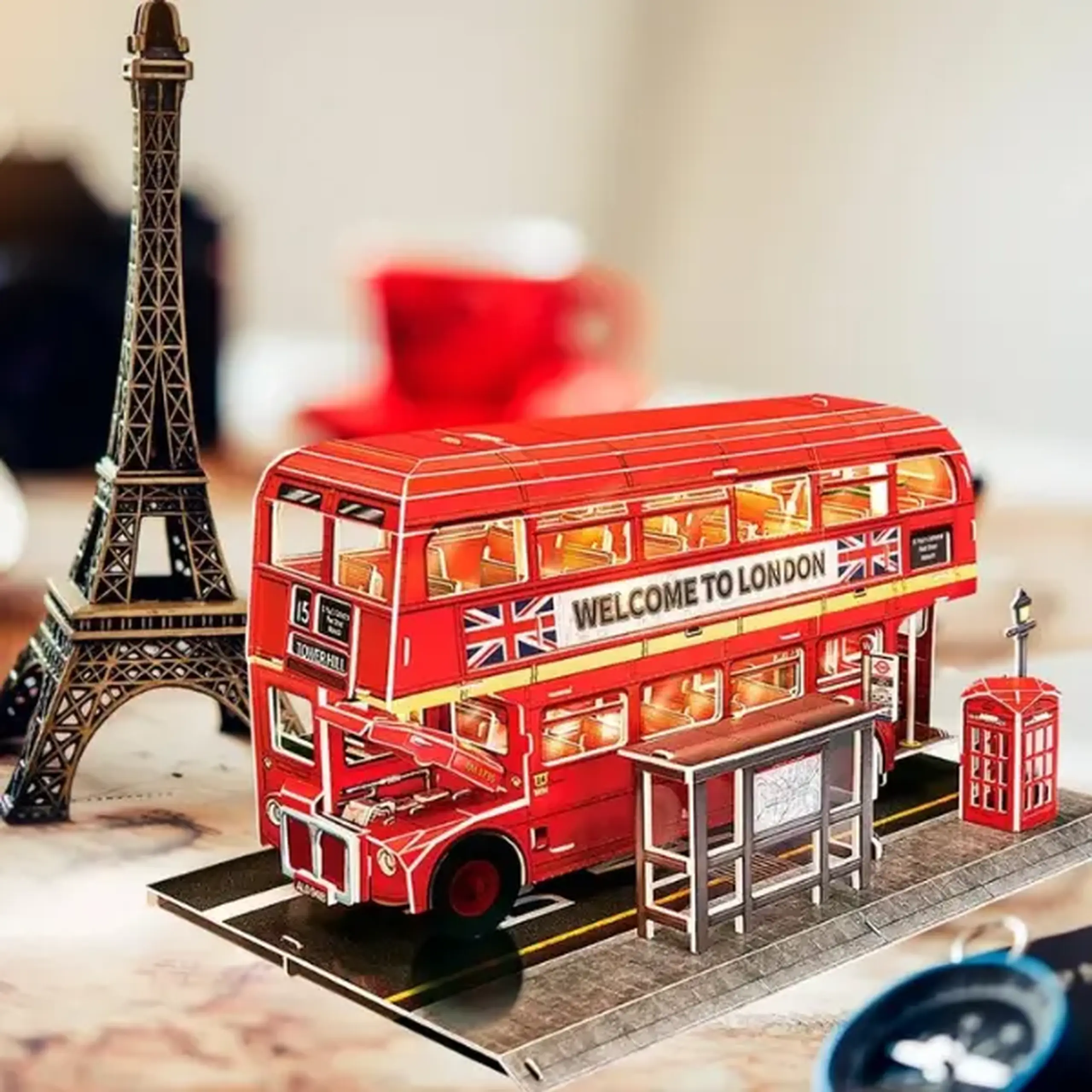 3D puzzle “Autobuz londonez cu 2 etaje”, cu iluminare LED, 161 elemente