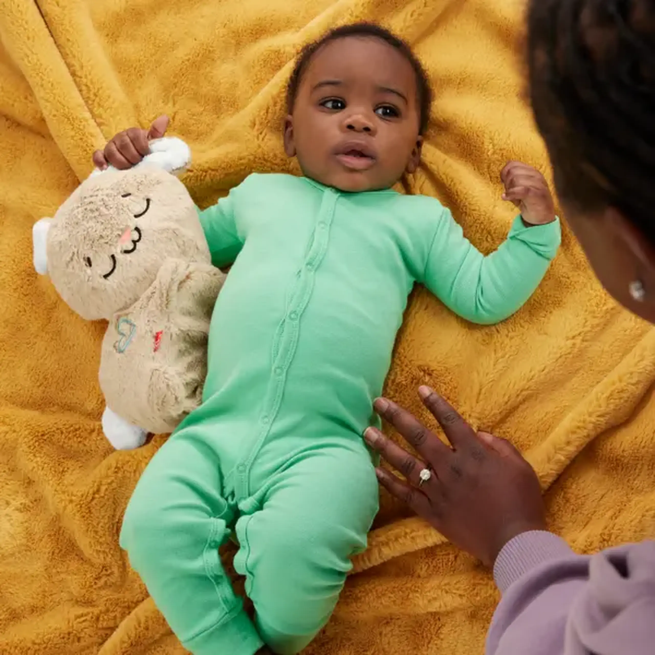 Iepurașul cu Sunete Fisher-Price calmează și mângâie