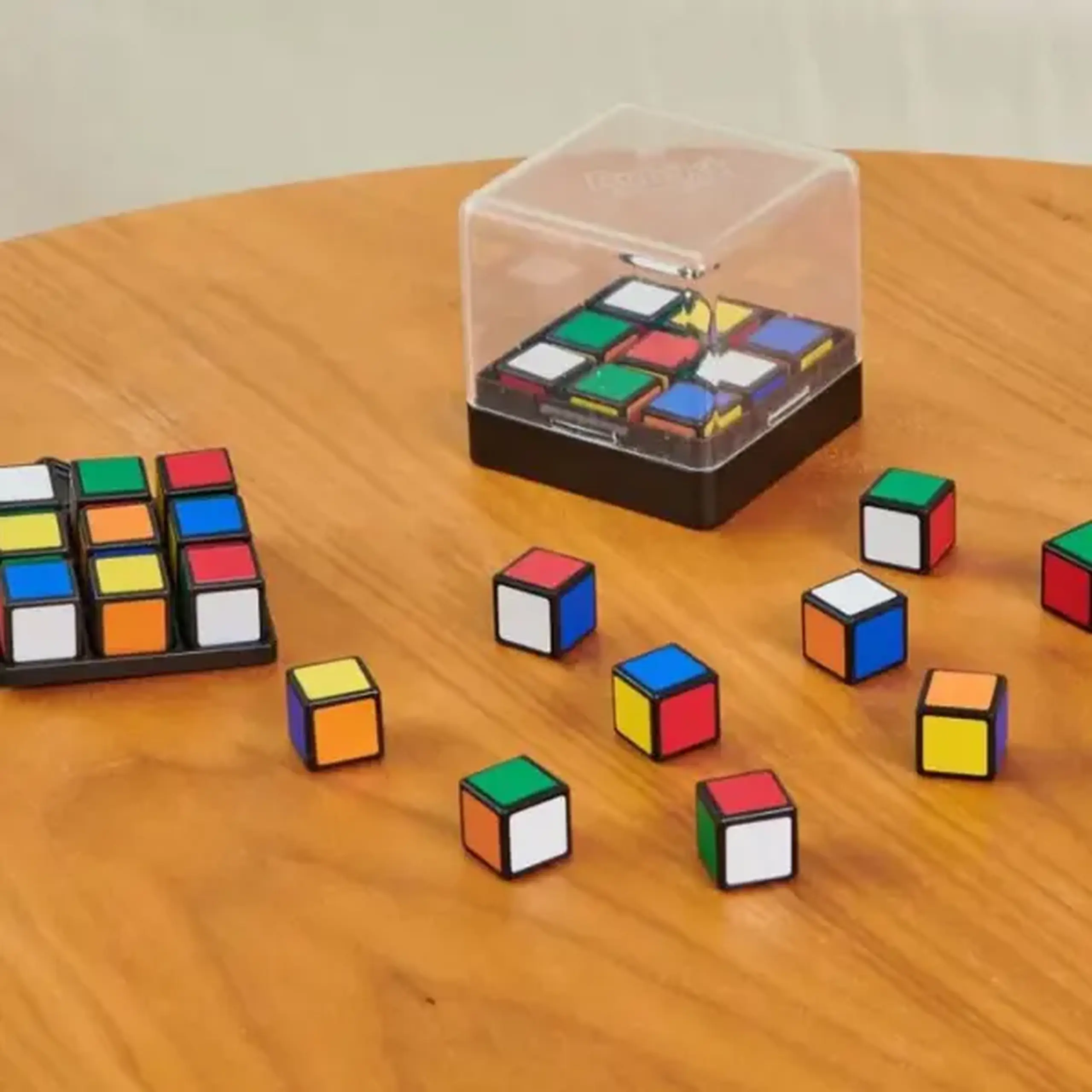 Joc de masă "Rubik's Roll"