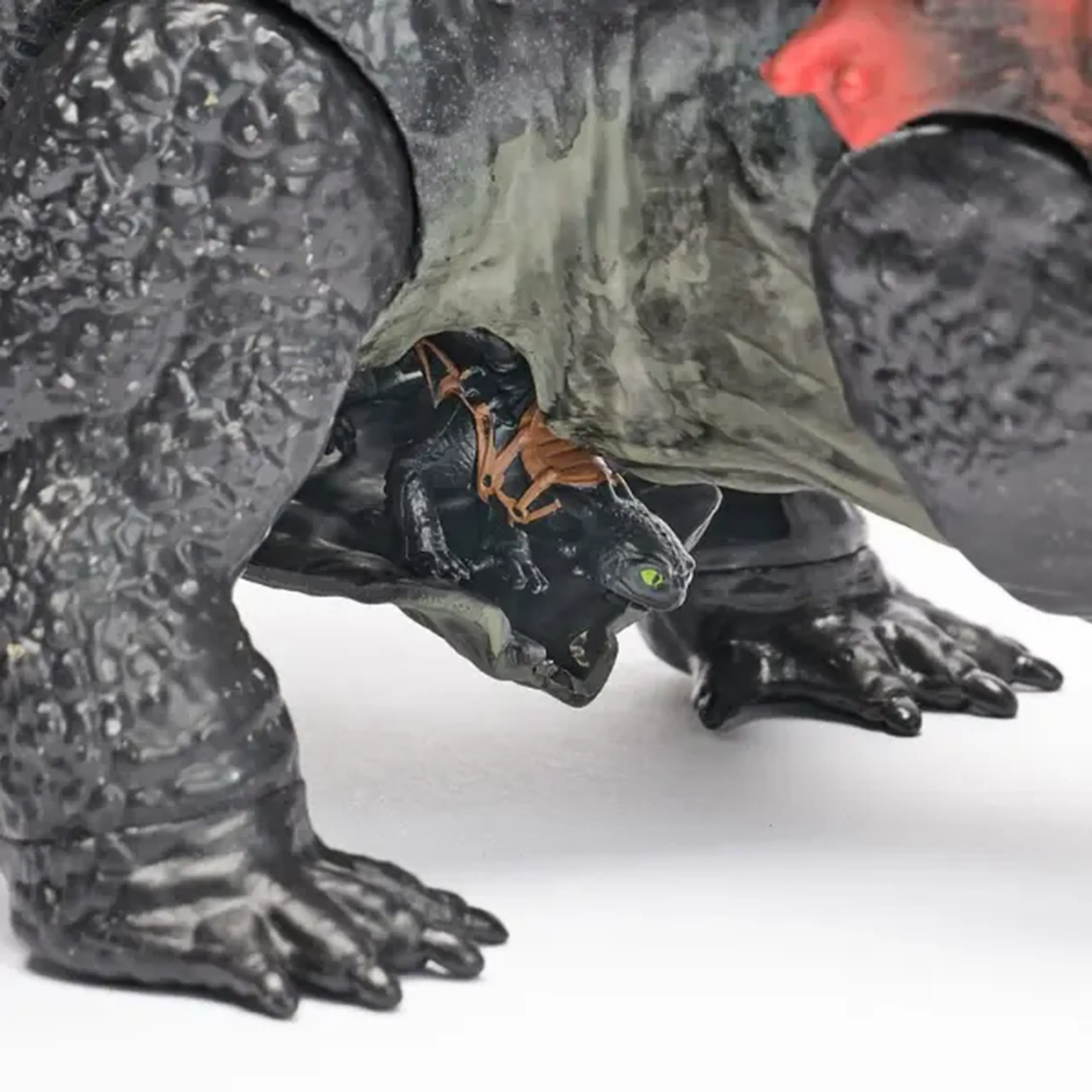 Figurină dragon Red Death cu mini-Toothless "Cum să îți dresezi dragonul"