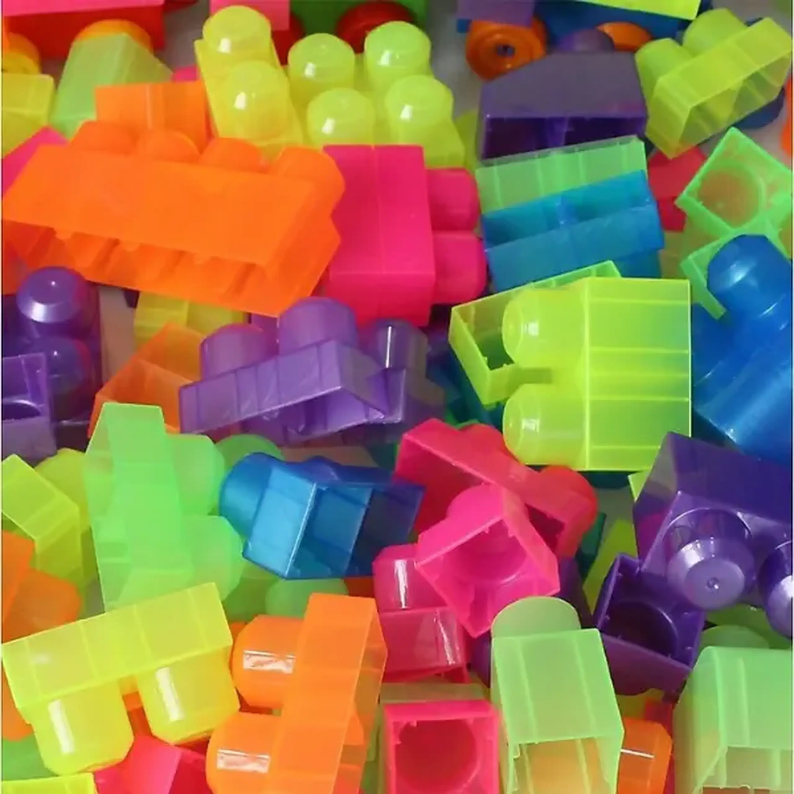 Set de construcție Găleată cu blocuri neon "Play Blox", 83 piese