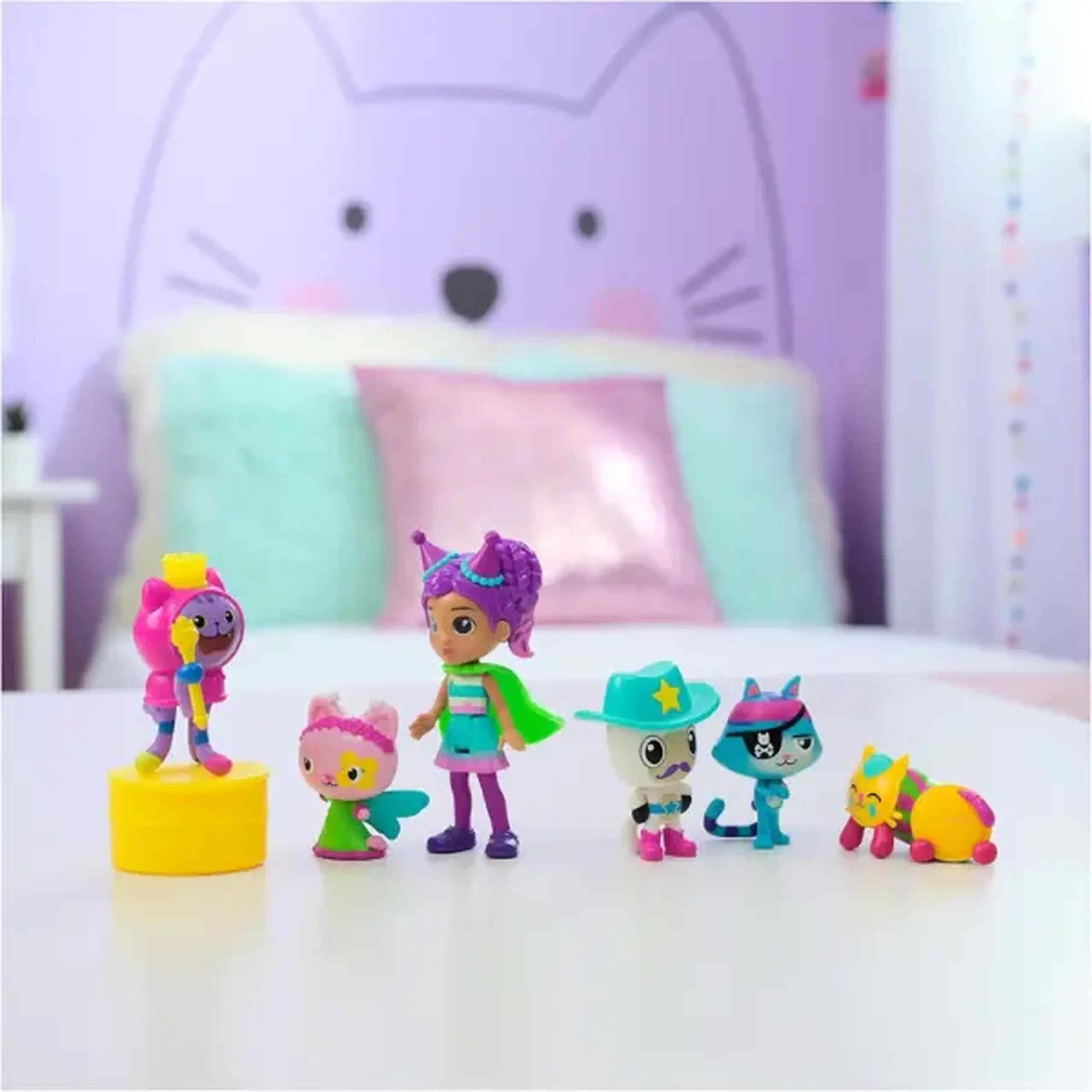 Set de mini-figurine: Colecția de sărbătoare, seria „Gabby’s Dollhouse”