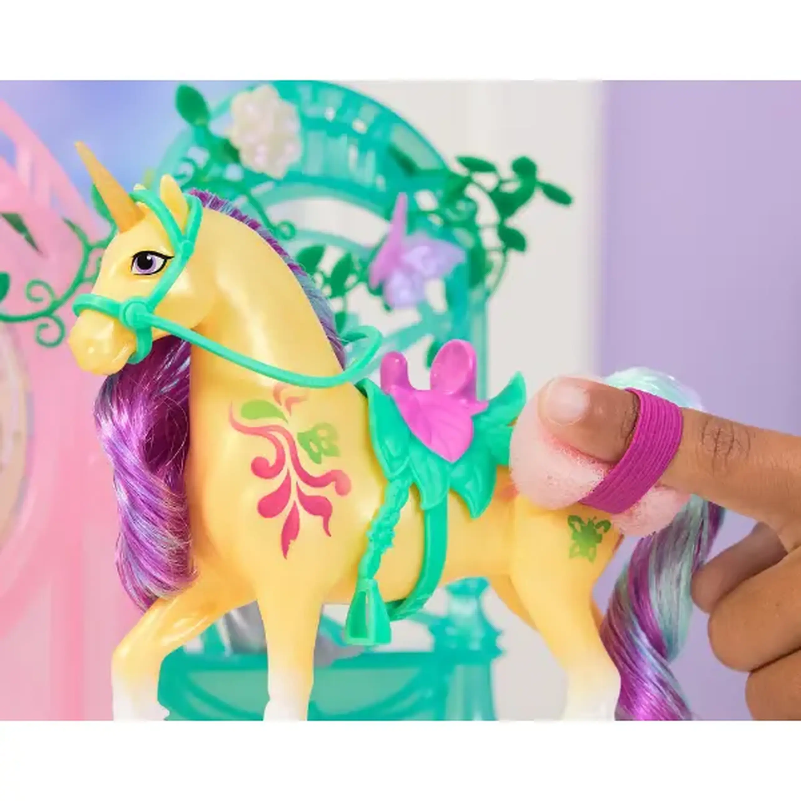 Set de joacă „Academia Unicornilor: Ava și Leaf cu grajdul magic”