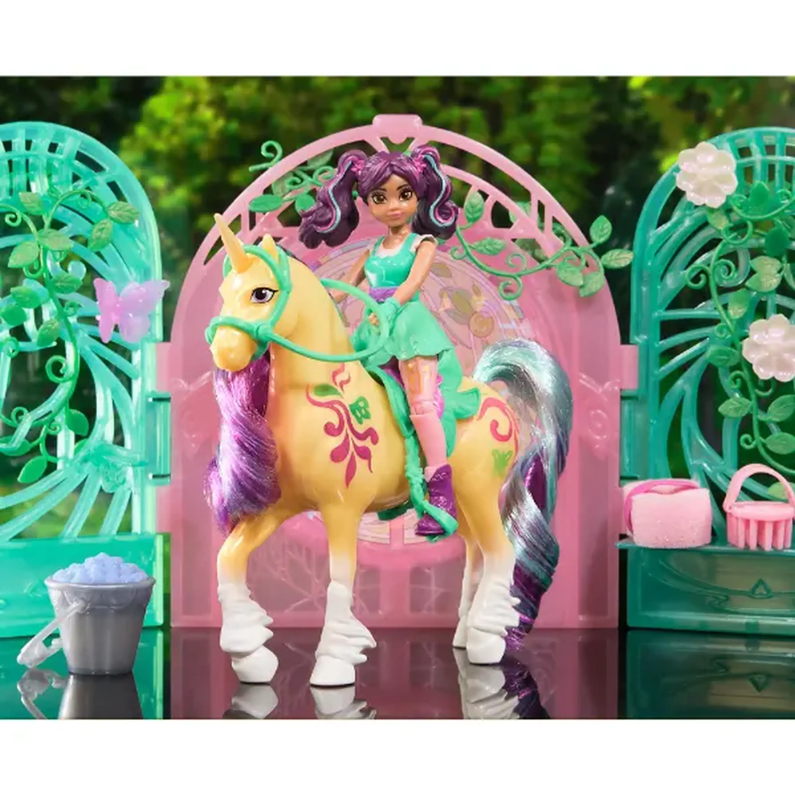 Set de joacă „Academia Unicornilor: Ava și Leaf cu grajdul magic”