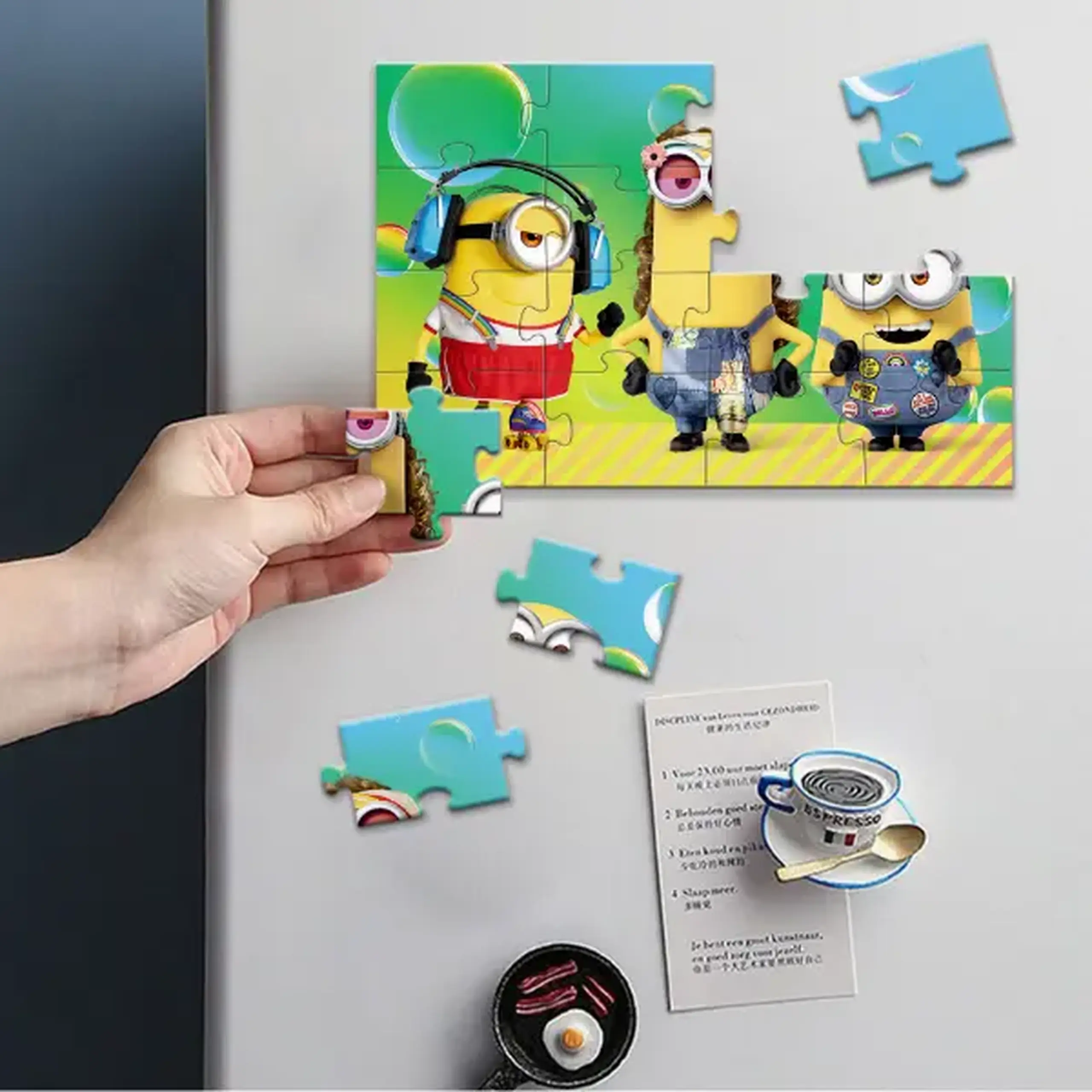 Puzzle magnetic "Serbare", seria Minions, 16 elem.