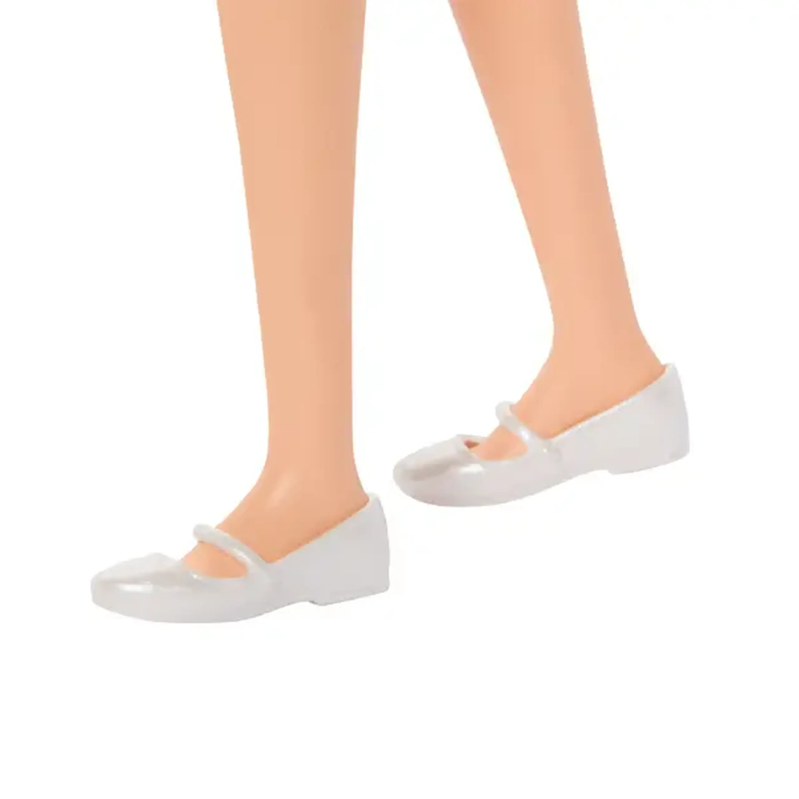 Păpușa Barbie "Fashionista în rochie roz în carouri cu volane drăguțe și un guler cu fundiță"