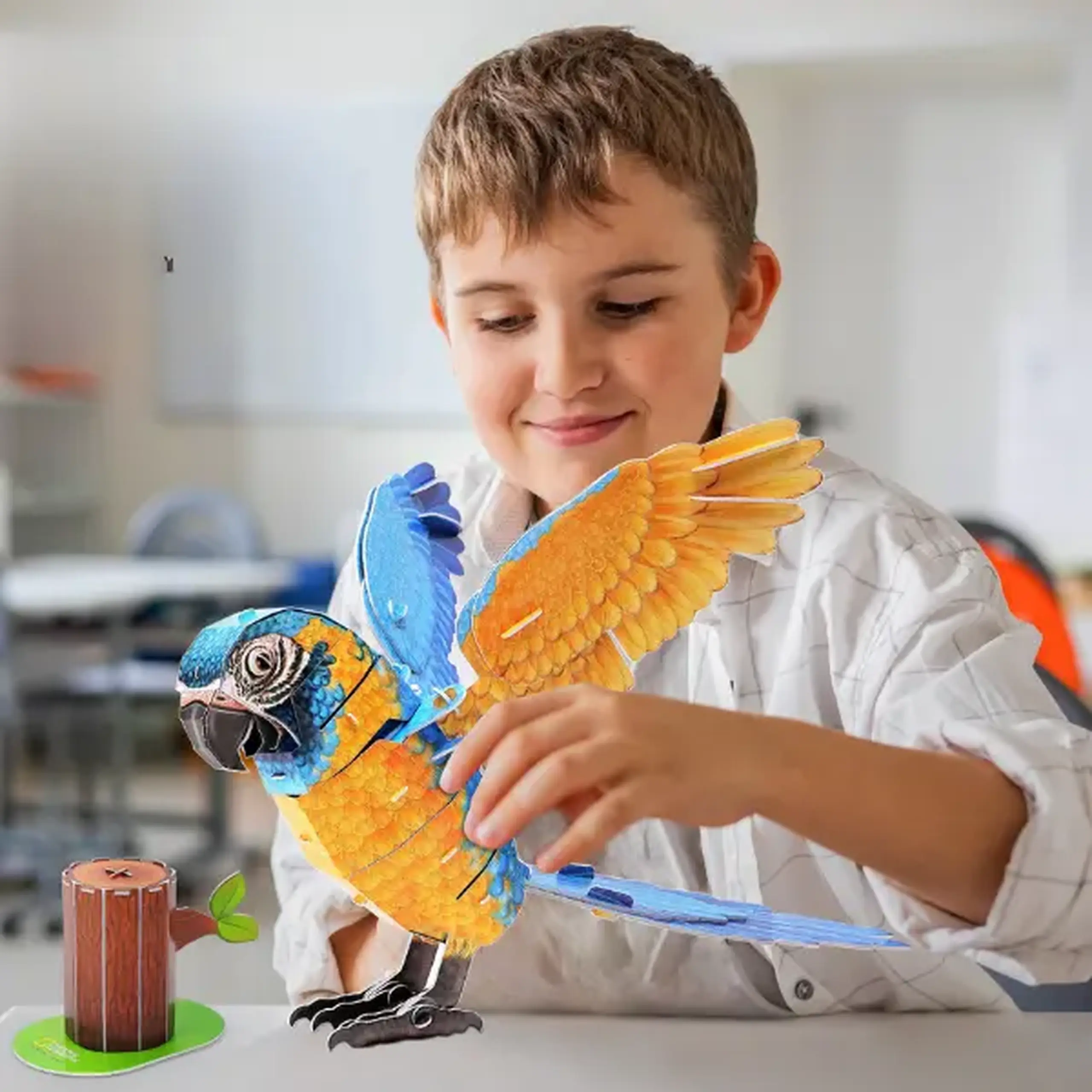 3D puzzle "Ara cu piept galben", 82 elemente